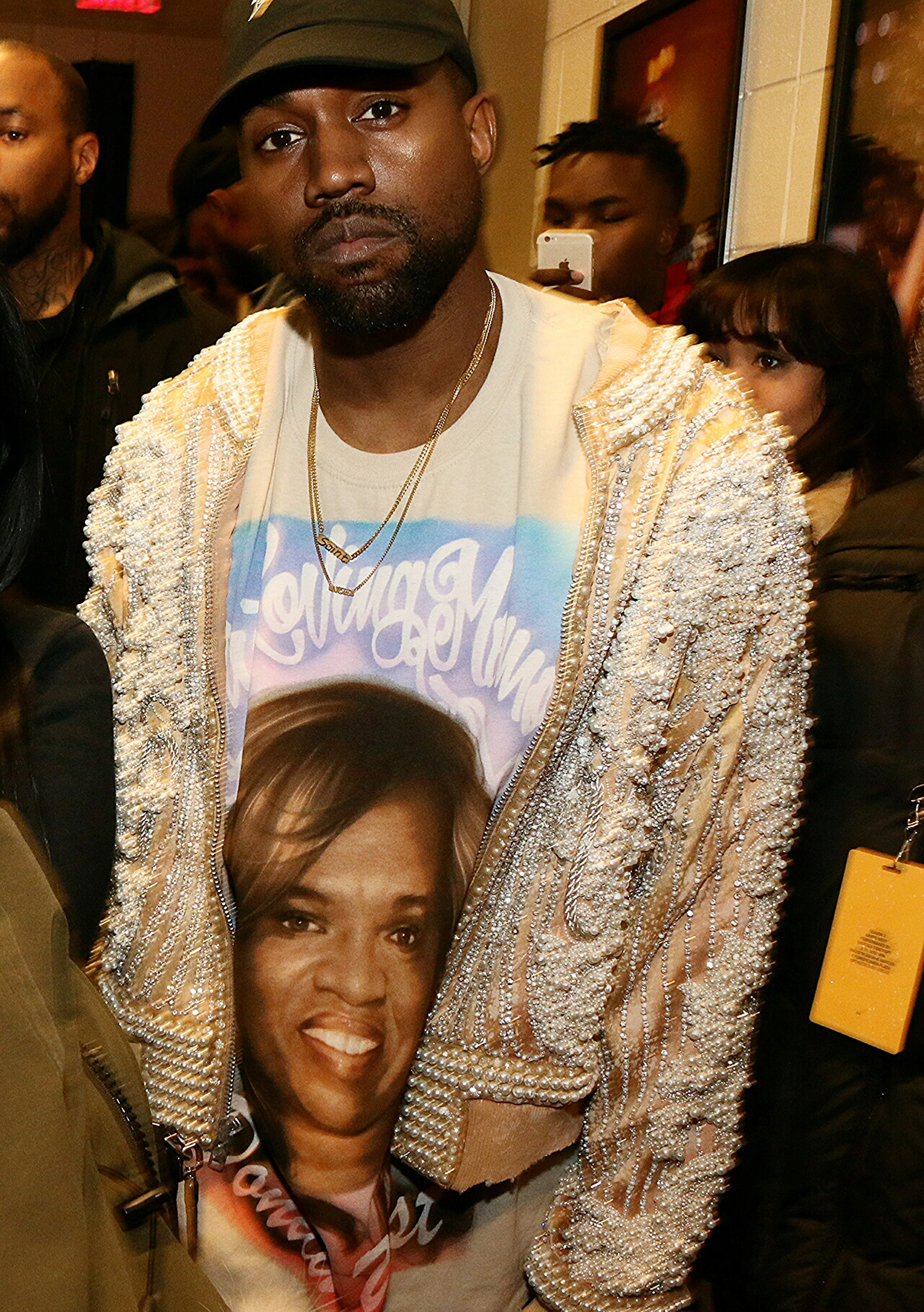 Pentru Kanye, succesul in lumea modei este deja ceva obisnuit. Cantaretul se afla pentru a treia oara consecutiv pe podiumul New York Fashion Week