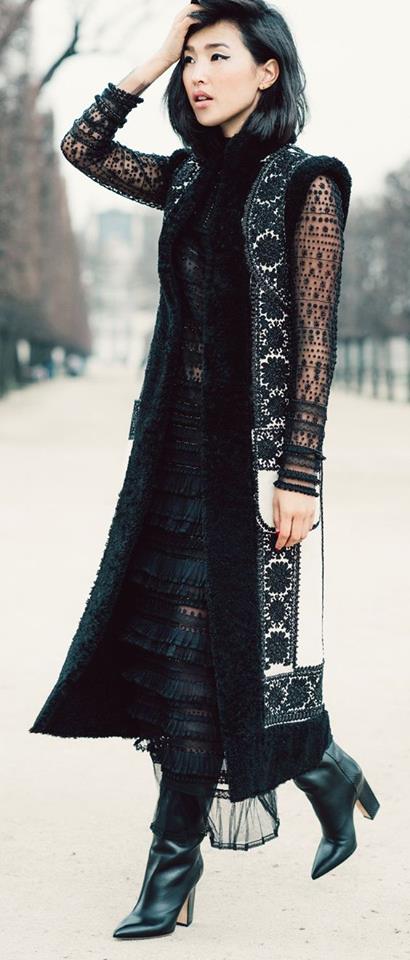 Tot Valentino a avut o varianta supradimensionata a bunditei, in colectia toamna – iarna 2015