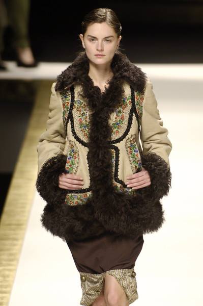 Kenzo a avut inca din 2006 intentia de a reproduce folclorul romanesc