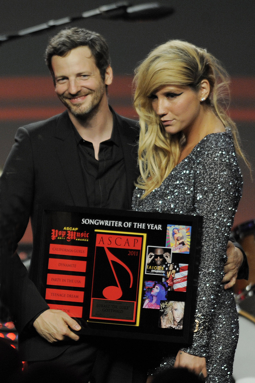 Kesha l-a acuzat pe producatorul Dr Luke de abuzuri sexuale si a refuzat sa mai colaboreze cu Sony Records, chiar daca are un contract exclusiv cu casa de discuri si acest refuz ar putea sa-i incheie cariera pentru totdeauna.