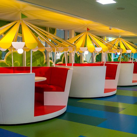 Carusel şi culori pastelate – iată o reţetă sigură pentru a-ţi face fericiţi angajaţii.