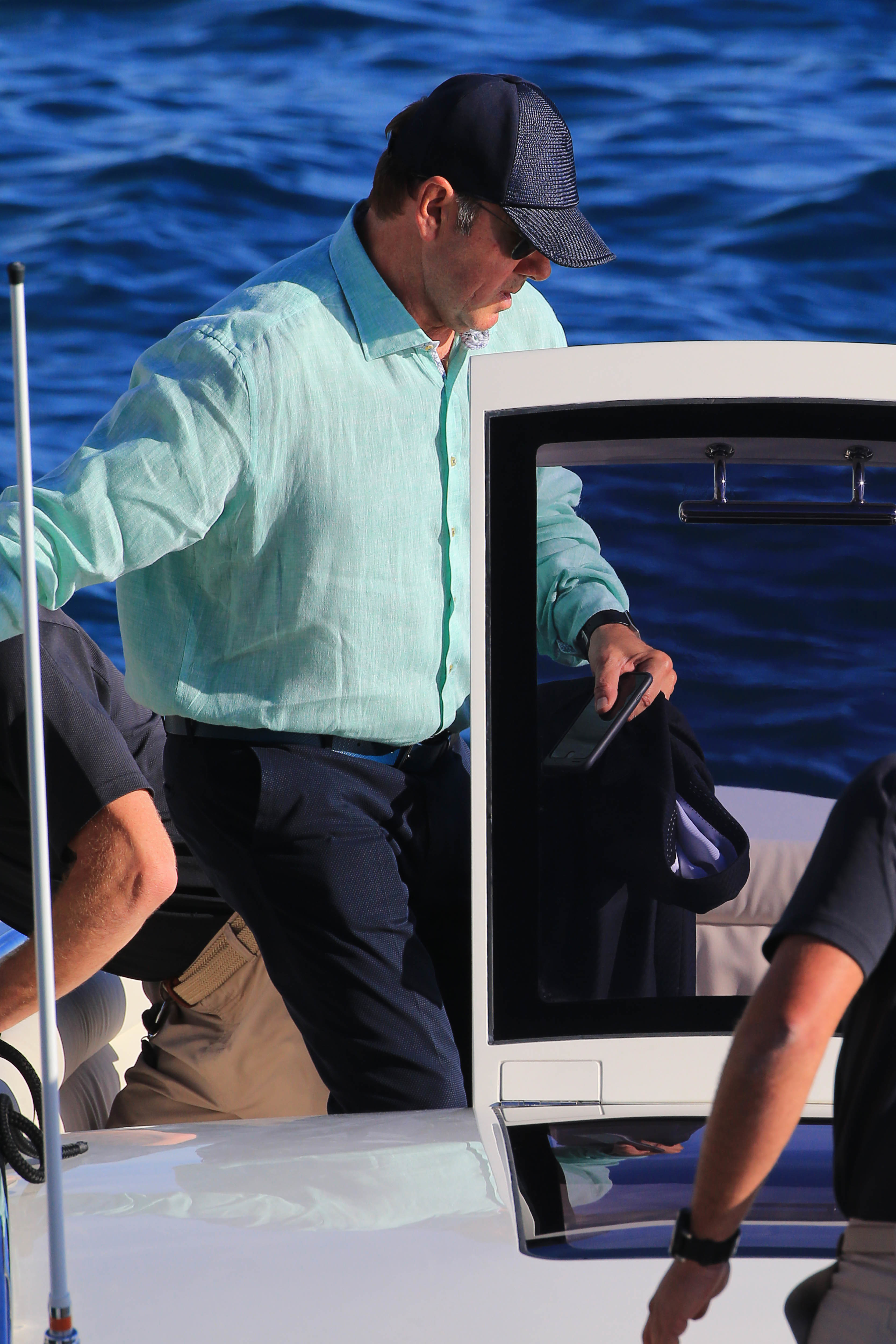 Kevin Spacey a ajuns cu barca la hotelul în care a fost cazat pe durata Festivalului de la Cannes.
