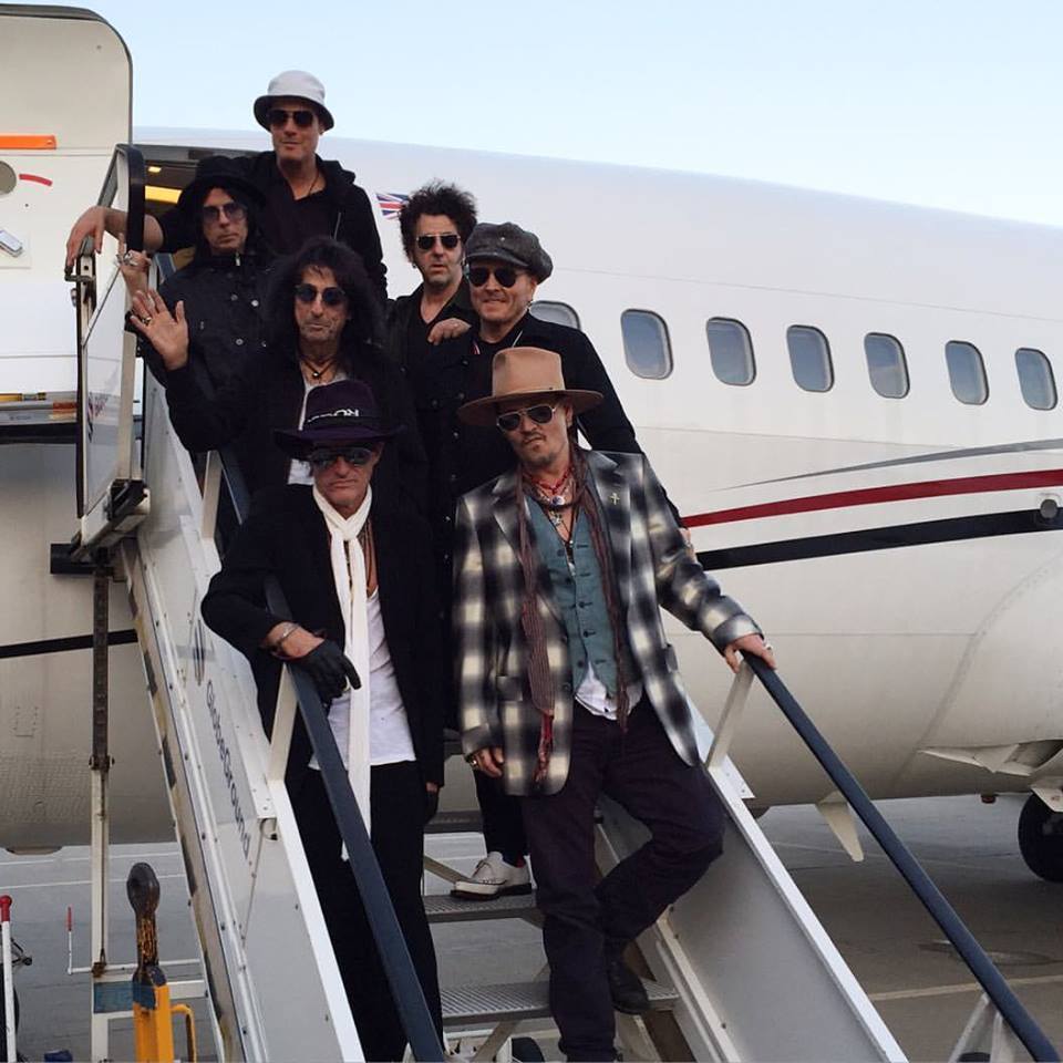 Johnny Depp alături de membri formaţiei
