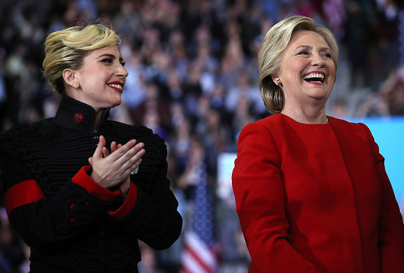 Lady Gaga a ţinut un discurs de susţinere a lui Hillary Clinton.