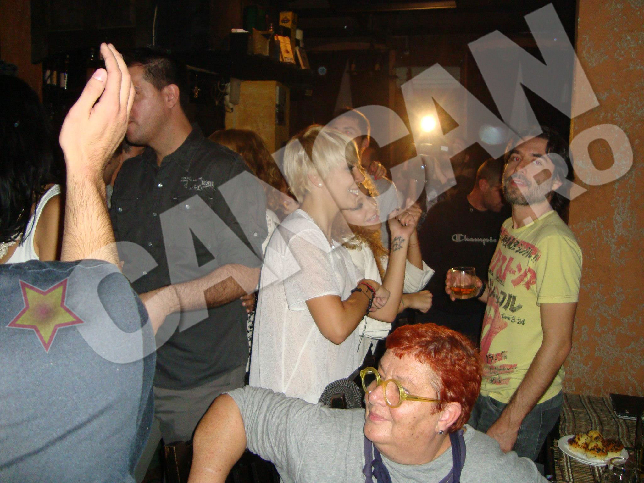 Sore si colega ei de scena, Alexia