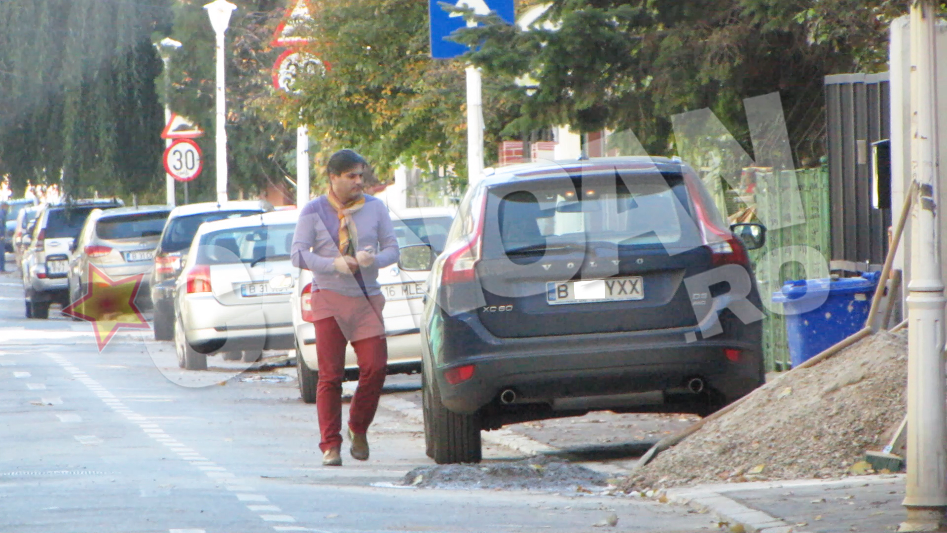 Simpaticul prezentator a intrat grabit in casa