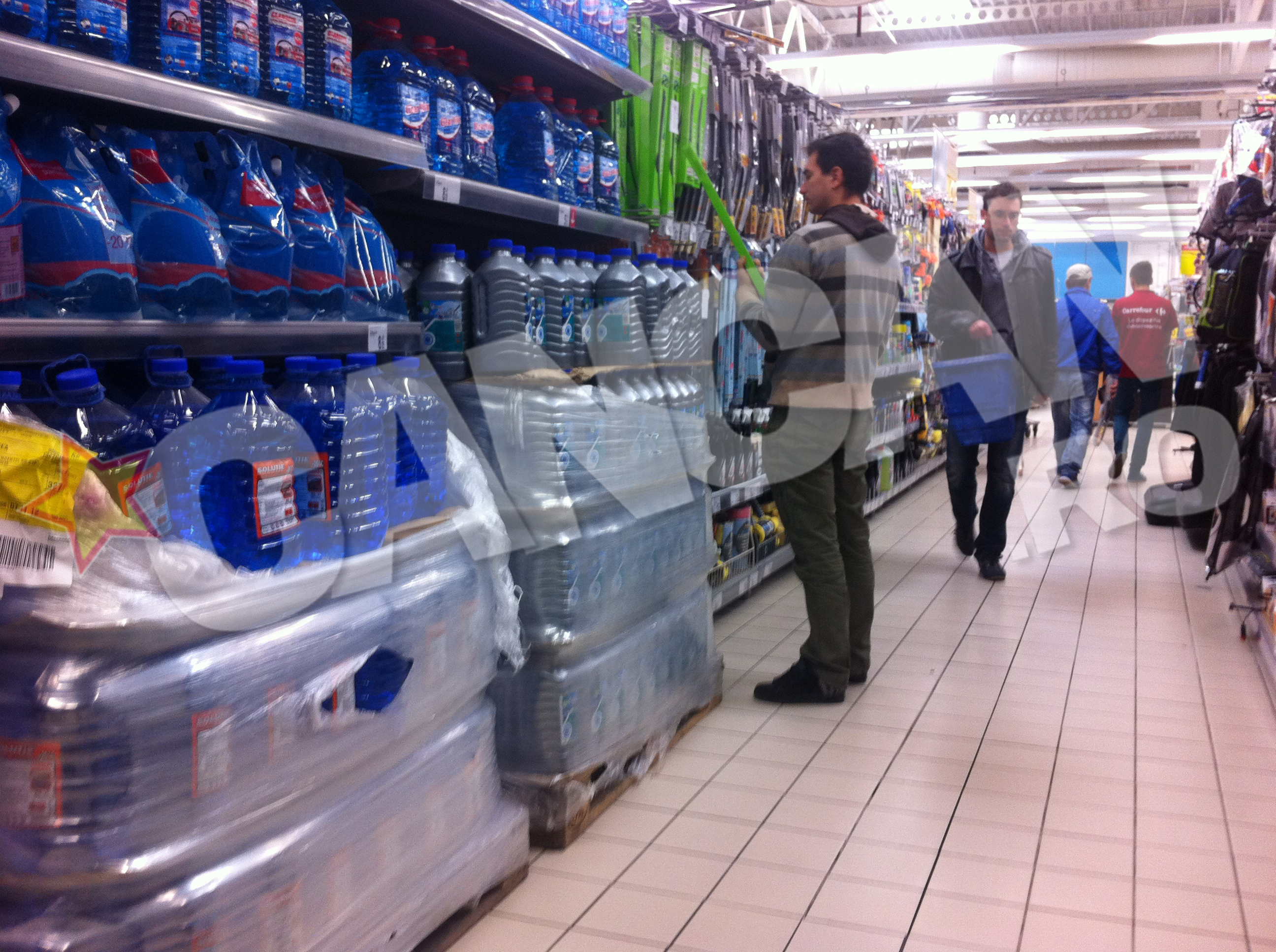 Pregatire. Odata cu venirea sezonului rece, masina ar trebui sa fie echipata cu tot ce trebuie pentru iarna