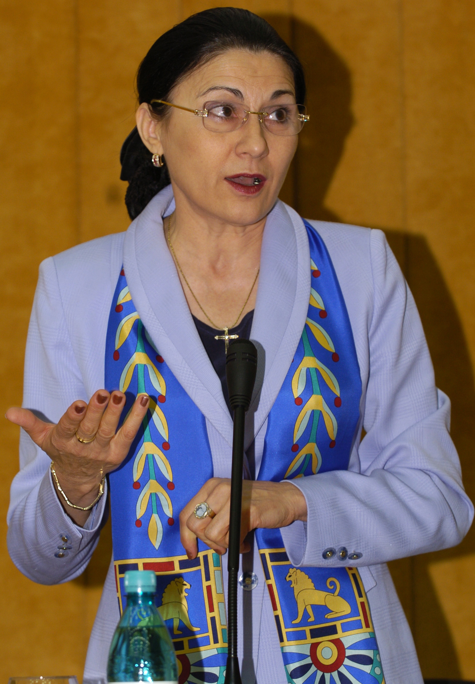 Schimbare. Ministrul Educatiei a spus ca de luni va fi alta profesoara la catedra