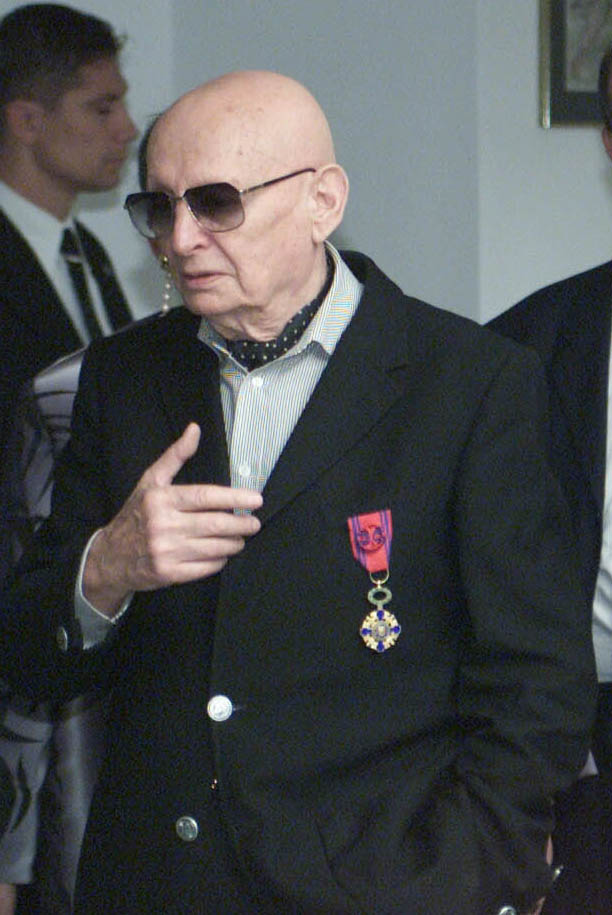 Marcel Guguianu a fost decorat cu Ordinul Steaua Romaniei in grad de Cavaler de presedintele Ion Iliescu, in 2002, la implinirea varstei de 80 de ani