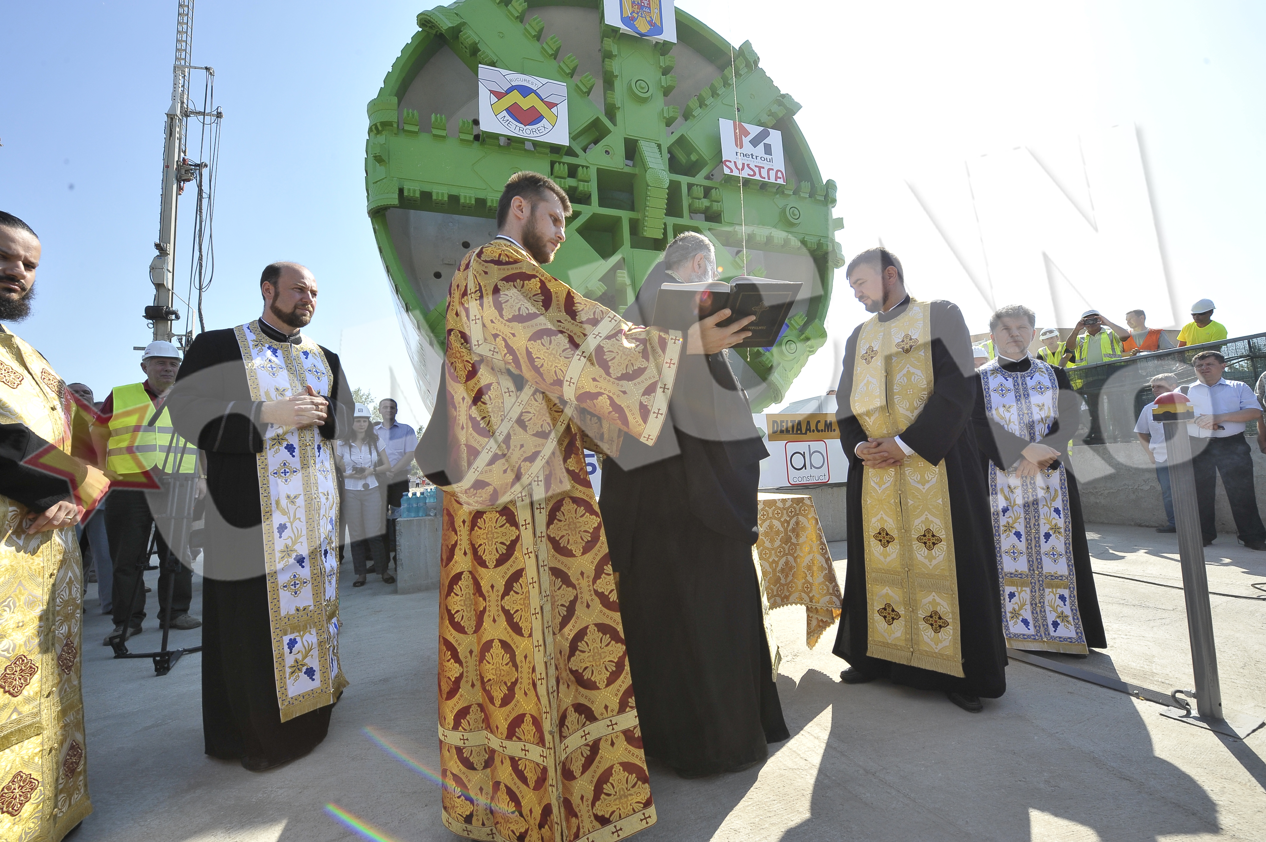 Botez. Cele doua echipamente au fost sfintite si botezate in vara