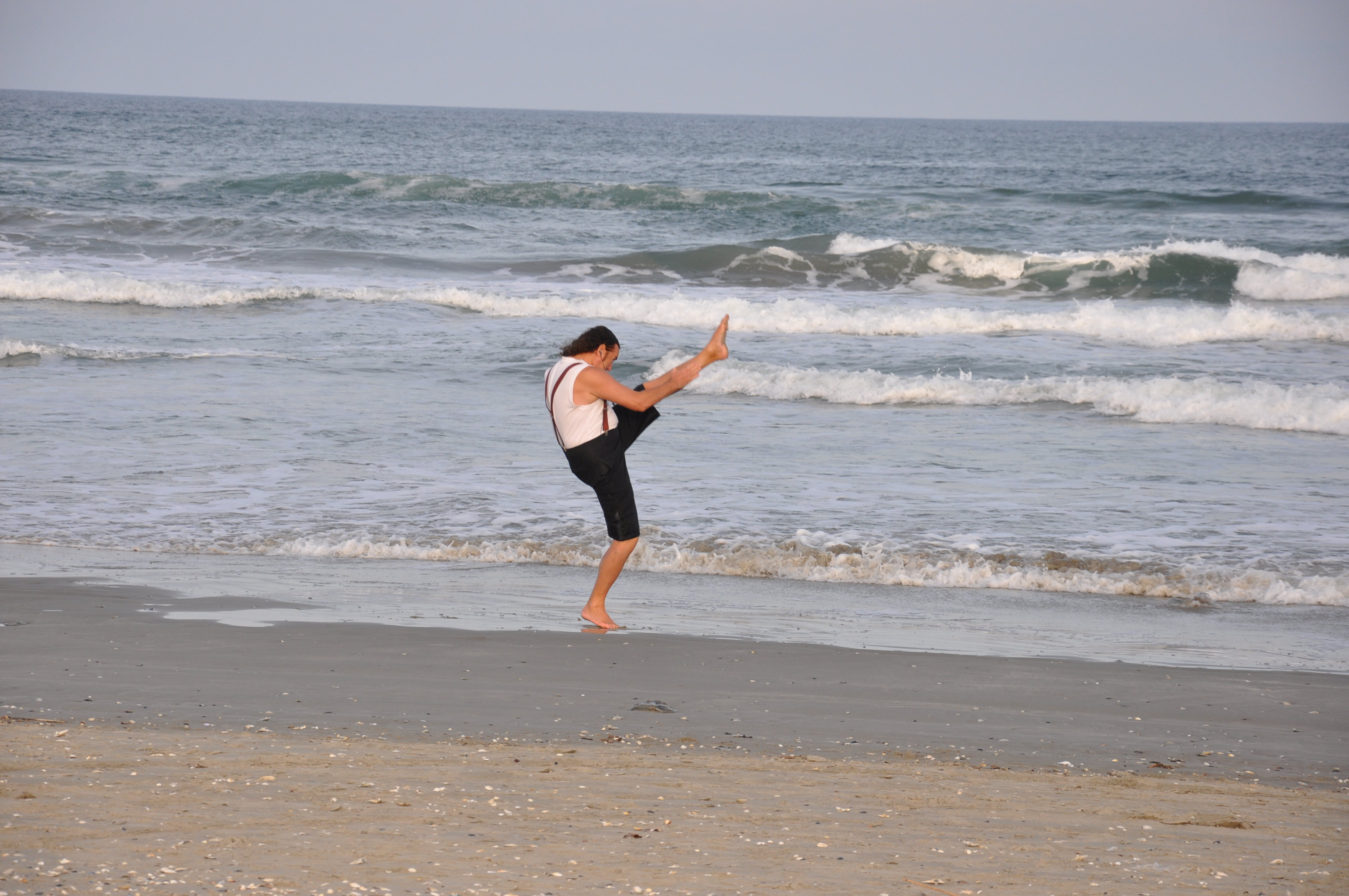 Fostul lider al minerilor era ieri singur pe plaja din Mamaia şi îşi făcea antrenamentul