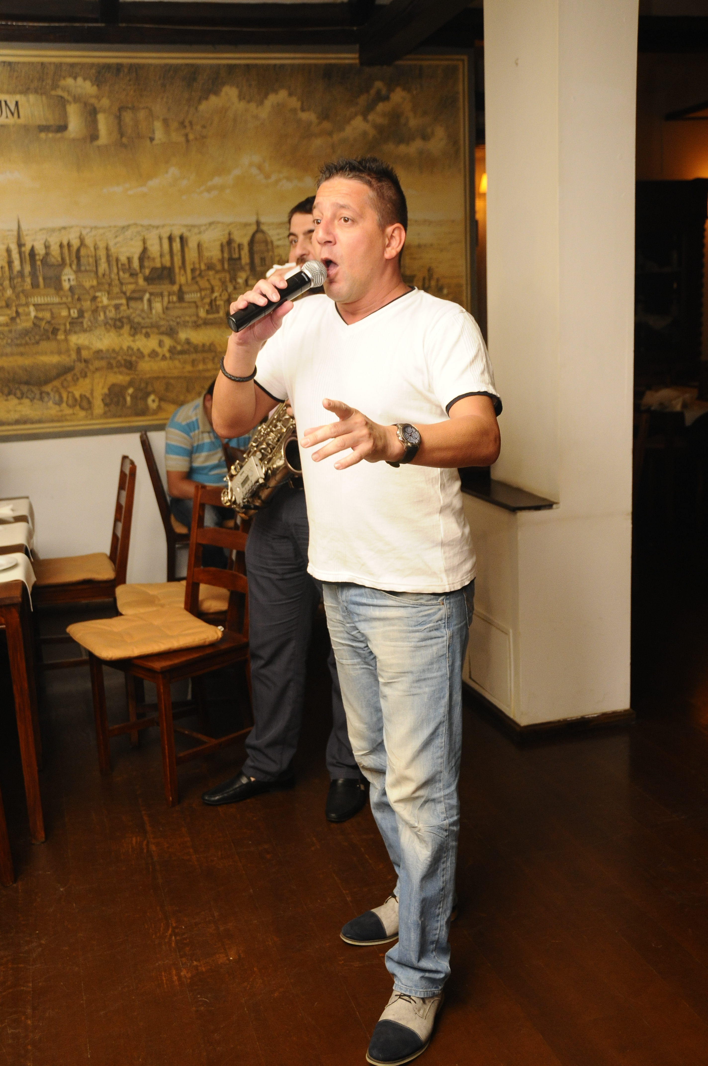 Marculescu este acuzat de santaj de catre fosta lui iubita, Mihaela Constantinescu, blonda dorind sa-i intinda o capcana