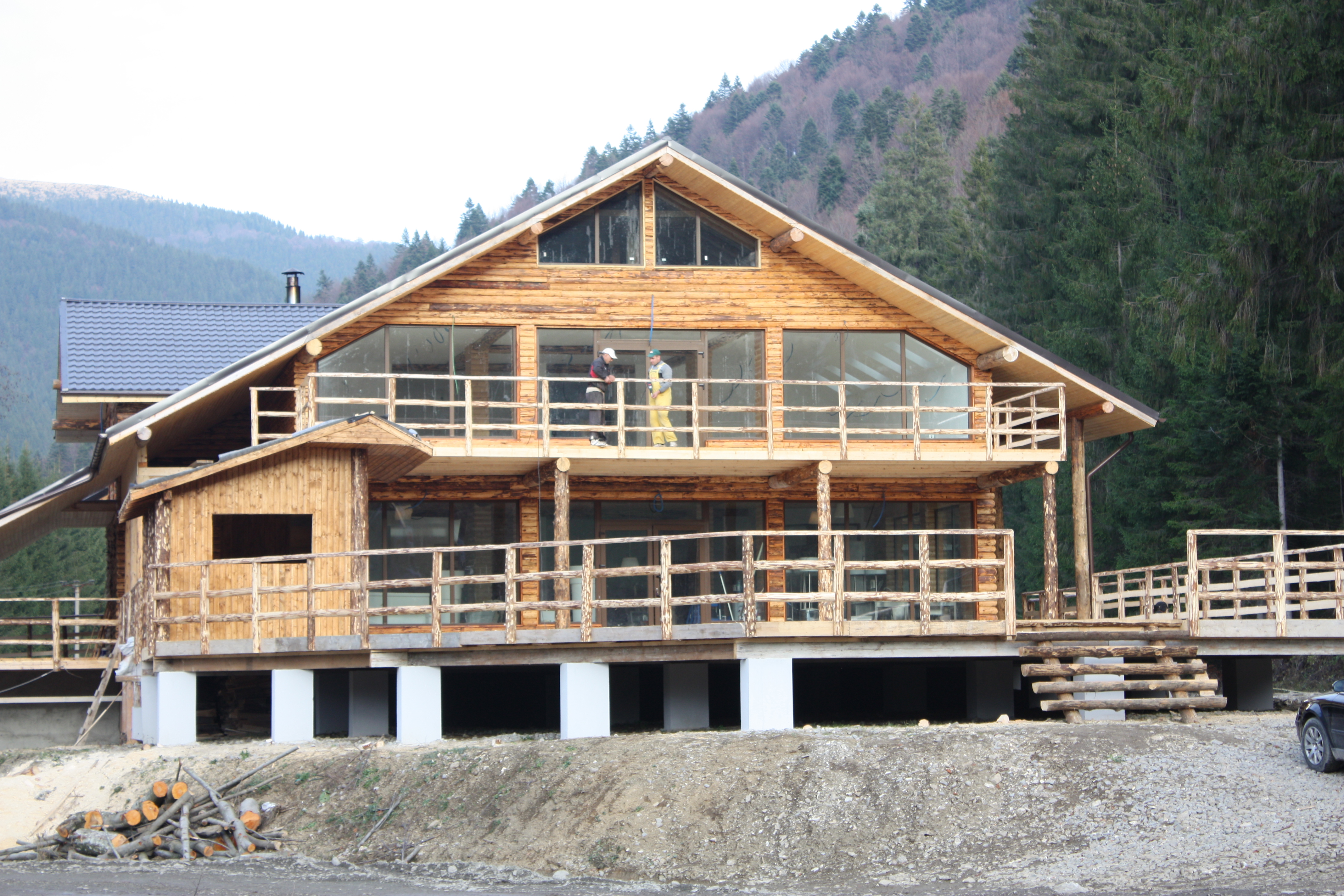 Cabana a fost ridicata la baza partiei Cazacu din Azuga