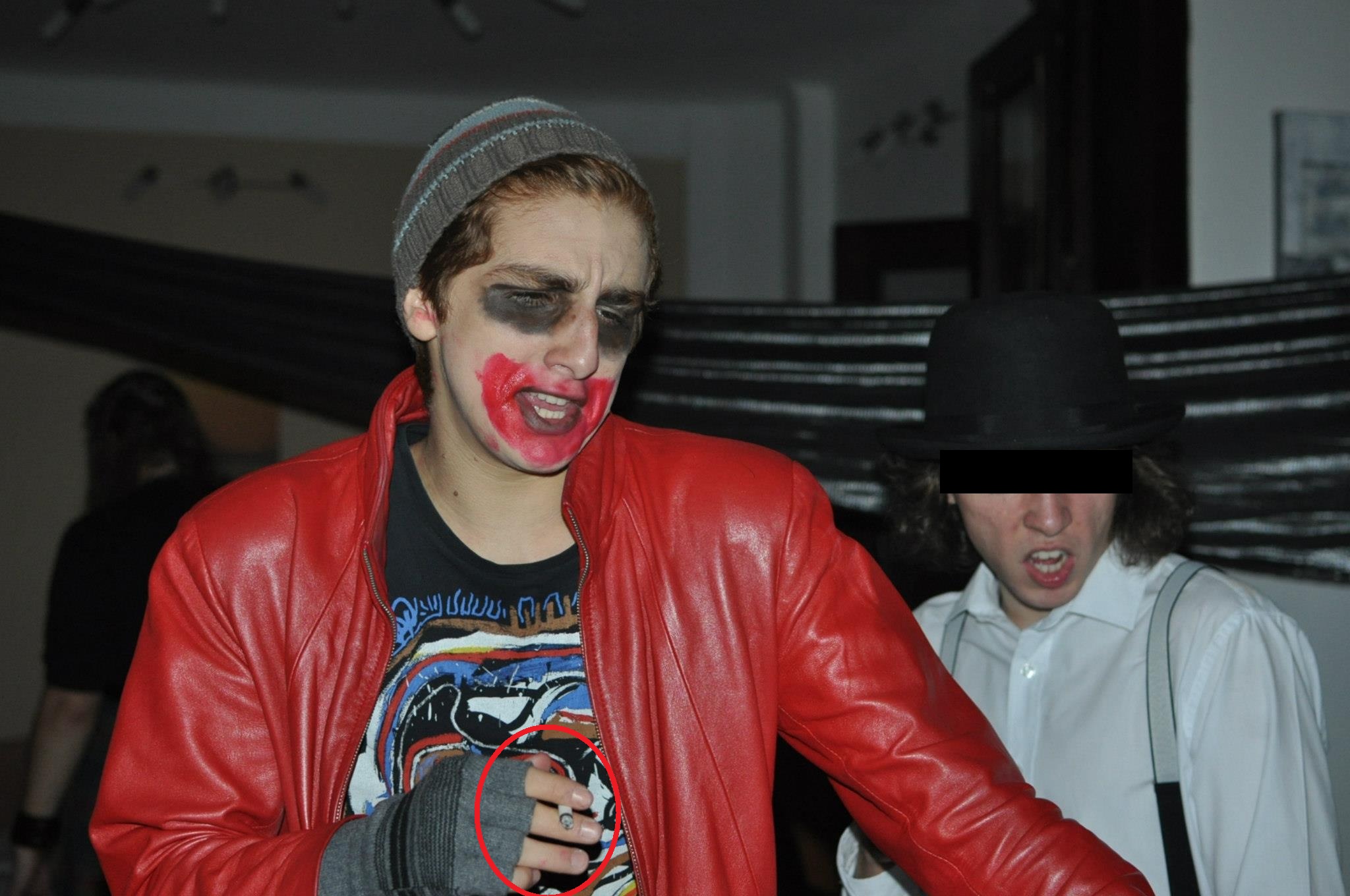 Carol, alias Joker, a fumat si s-a tinut de glume toata noaptea.