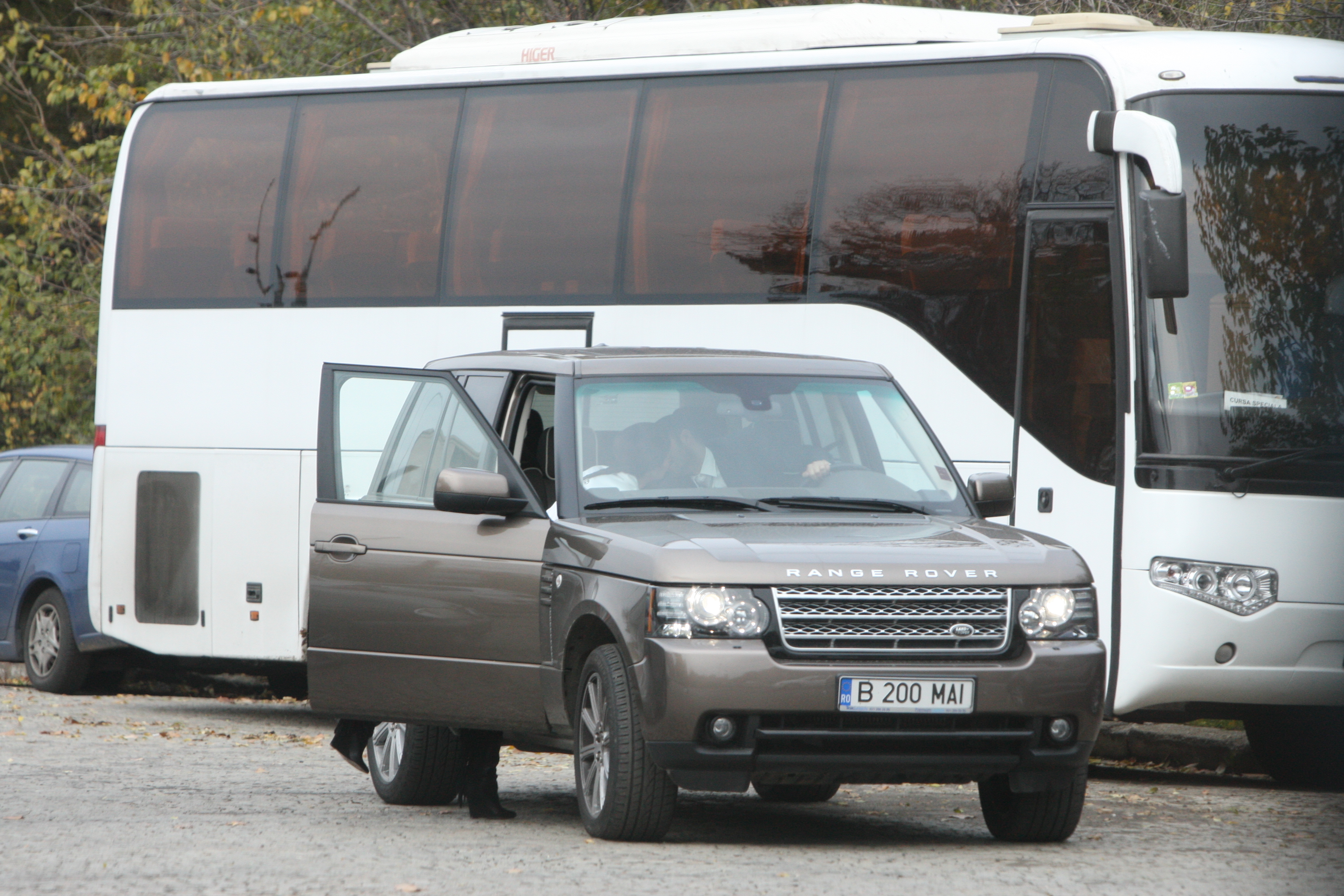 Geanina varga si Mircea Dihel s-au sarutat patimas in masina