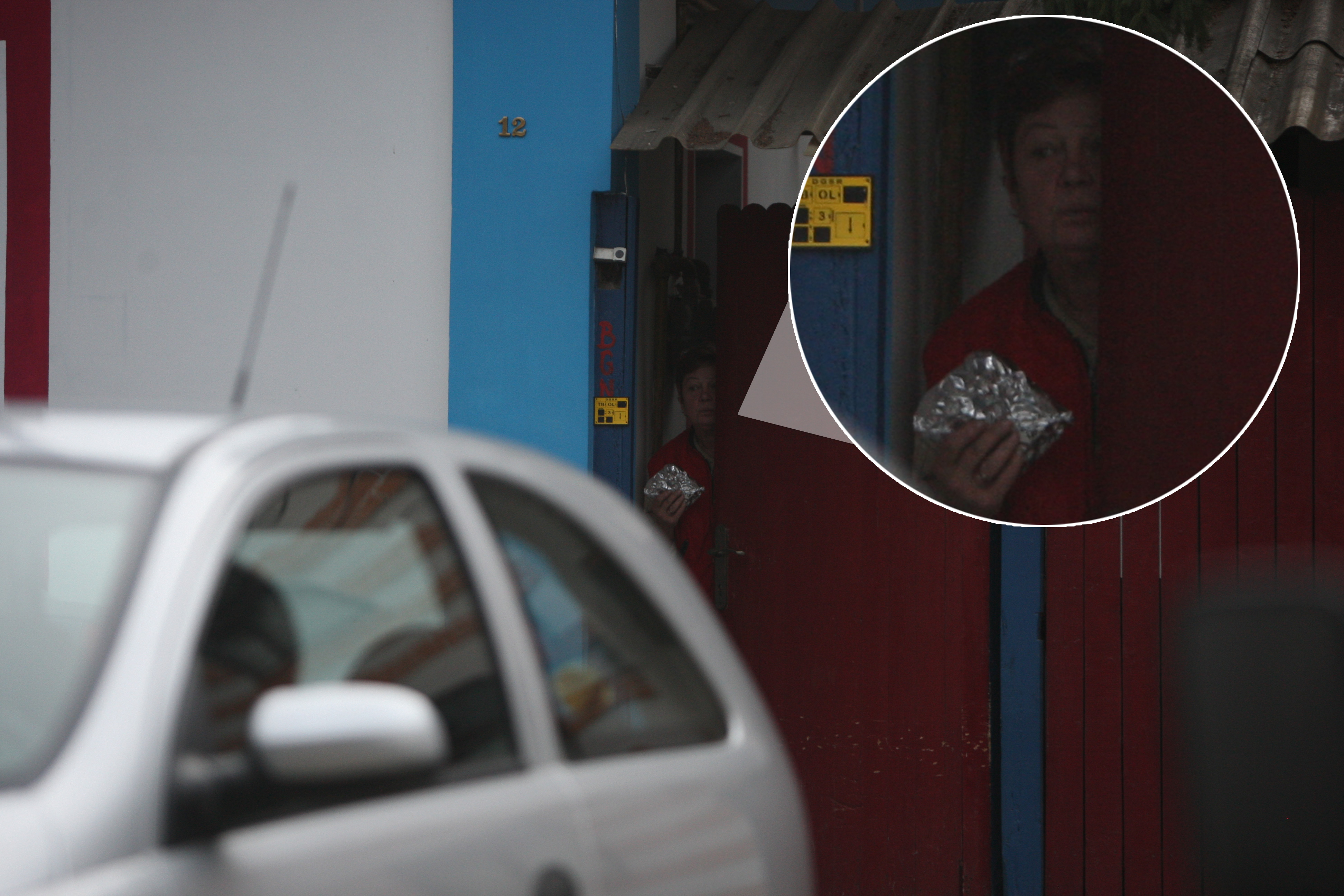 Anca Pandrea, desfigurata de durere in poarta casei