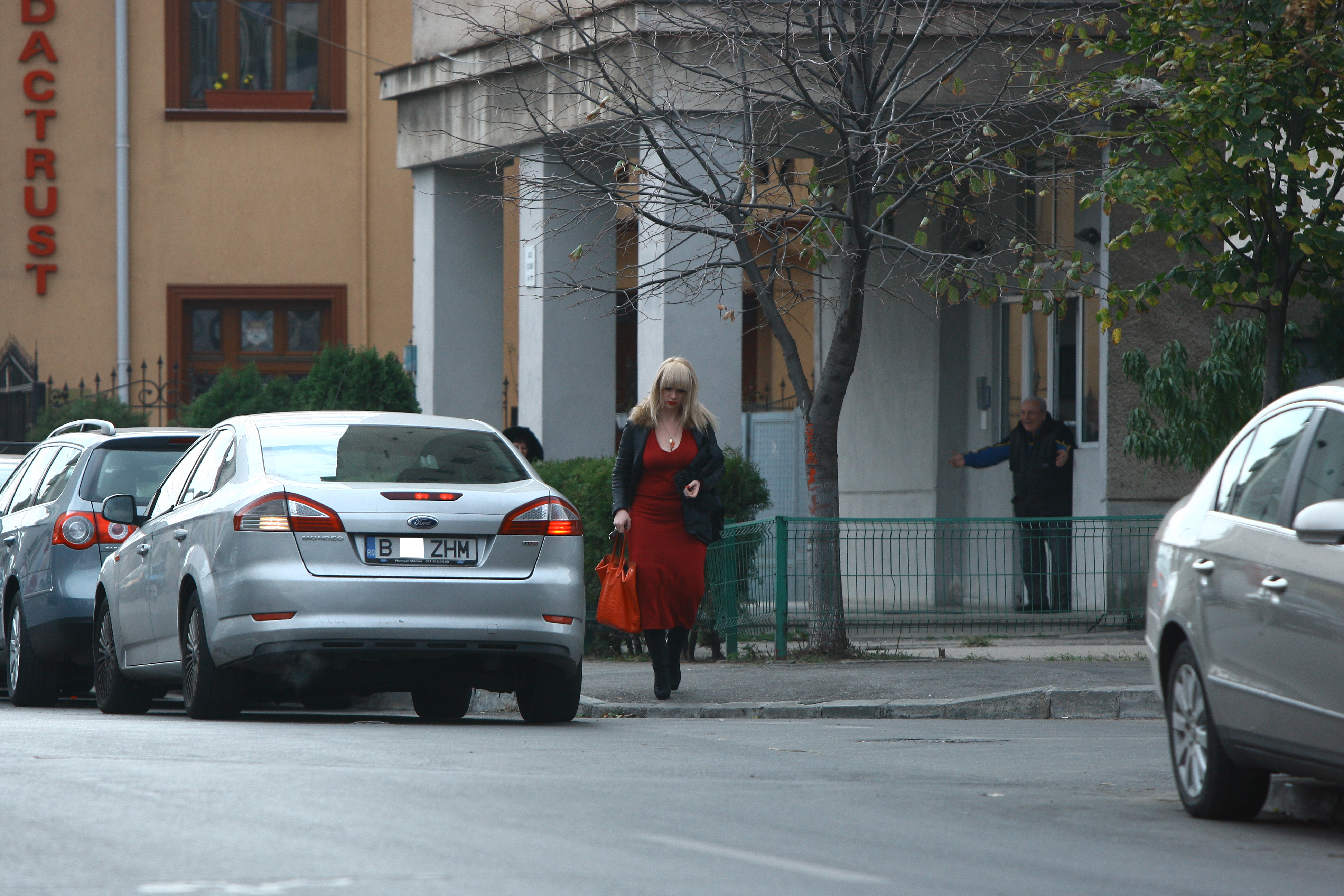 Oana Lis a bifat o noua schimbare de look, adoptand o coafura a la Nelly Furtado, cu parul intins si breton foarte lung