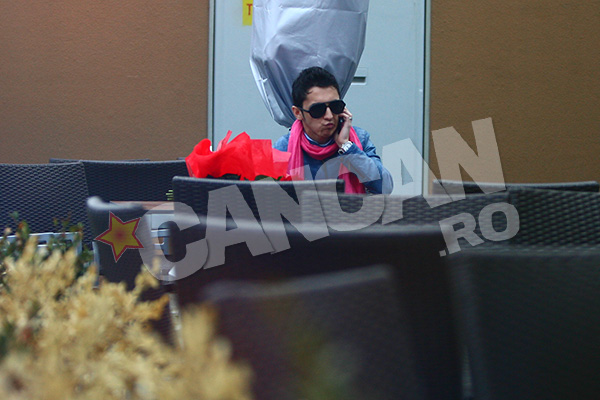 Îşi sună iubita să vadă pe unde este