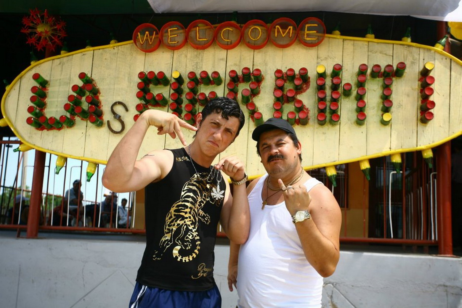 Diseară, la CANCAN TV, comedia e la ea acasă! Eroii serialului Las Fierbinţi vor face un spectacol de zile mari!