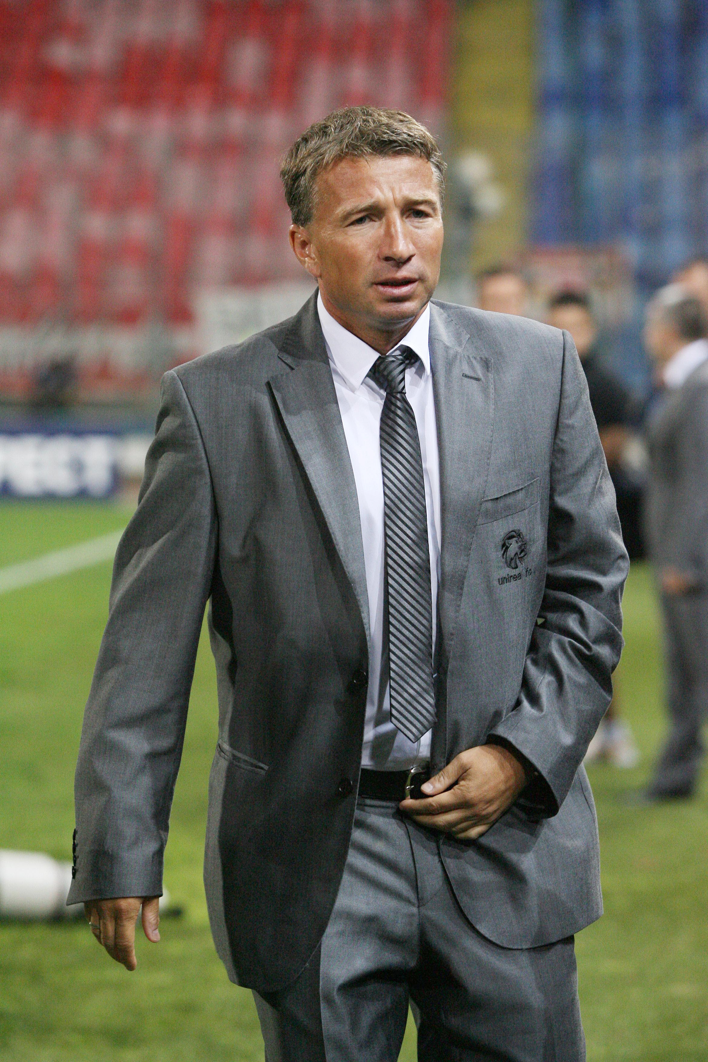Dan Petrescu este în topul celor mai bine plătiţi antrenori români, castigand 2,5 milioane de euro pe an la Dinamo Moscova