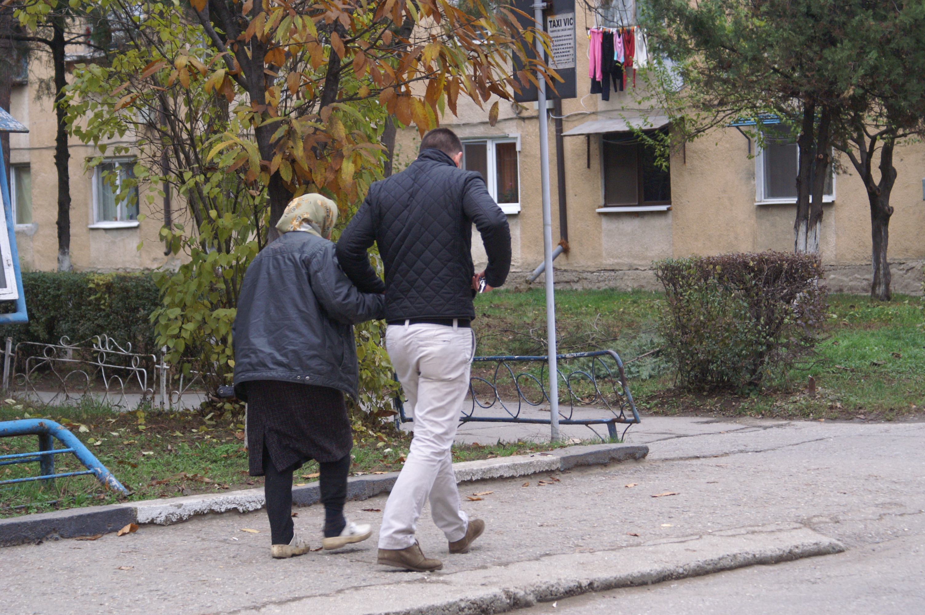 Batrana a fost audiata de politisti si apoi condusa acasa de un nepot
