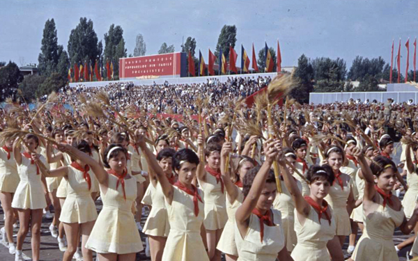 O incursiune spectaculoasă în trecut! Uite cum au sărbătorit românii Ziua Naţionala de-a lungul timpului!