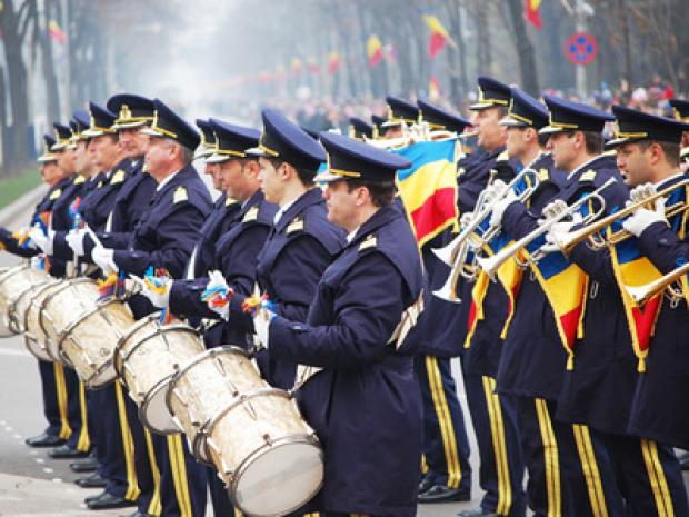 O incursiune spectaculoasă în trecut! Uite cum au sărbătorit românii Ziua Naţionala de-a lungul timpului!