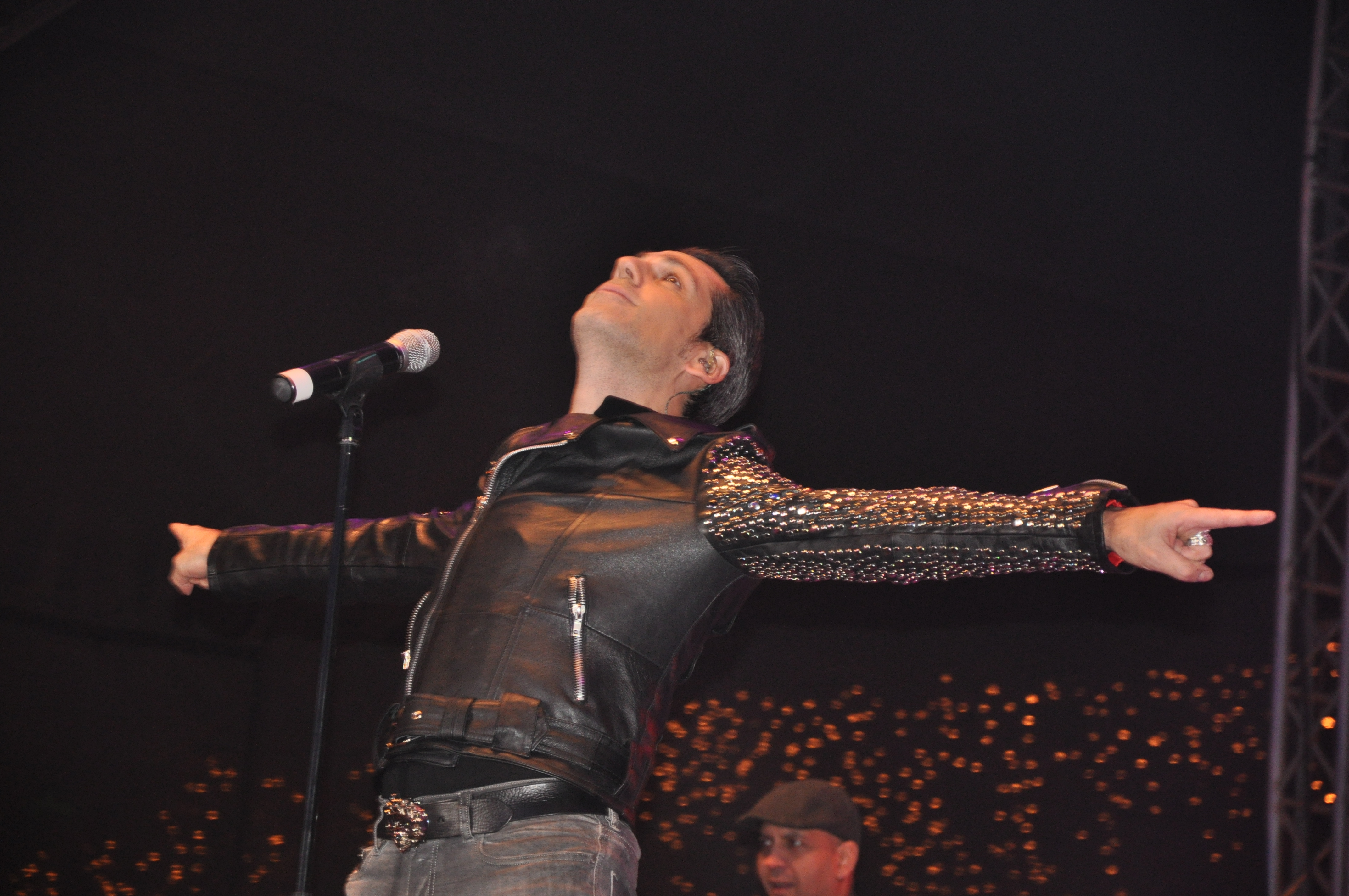 Stefan Banica a sustinut un concert in Targu Jiu, in fata a mii de oameni