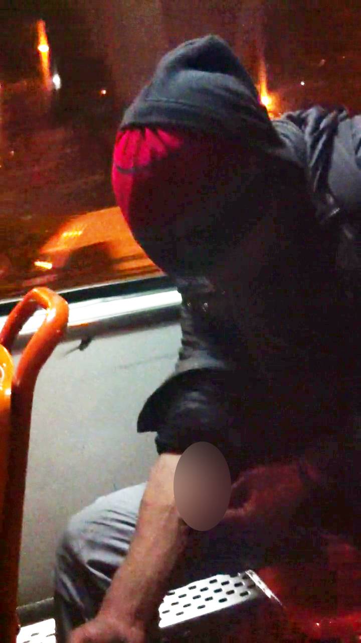 Drogatii nu se mai sfiesc sa-si bage in vena, chiar si in mijloacele de transport in comun