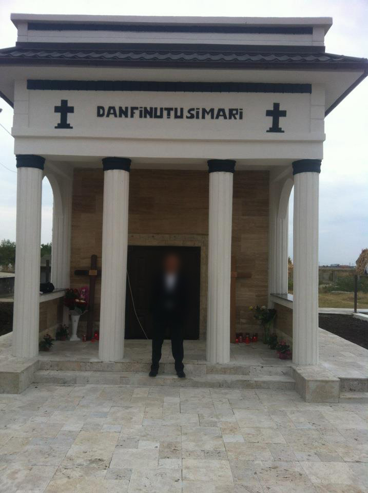 Cavoul in care se odihneste Finutu este copia fidela a Judecatoriei Caracal, la fel ca si casa pe care si-a construit-o in timpul vietii