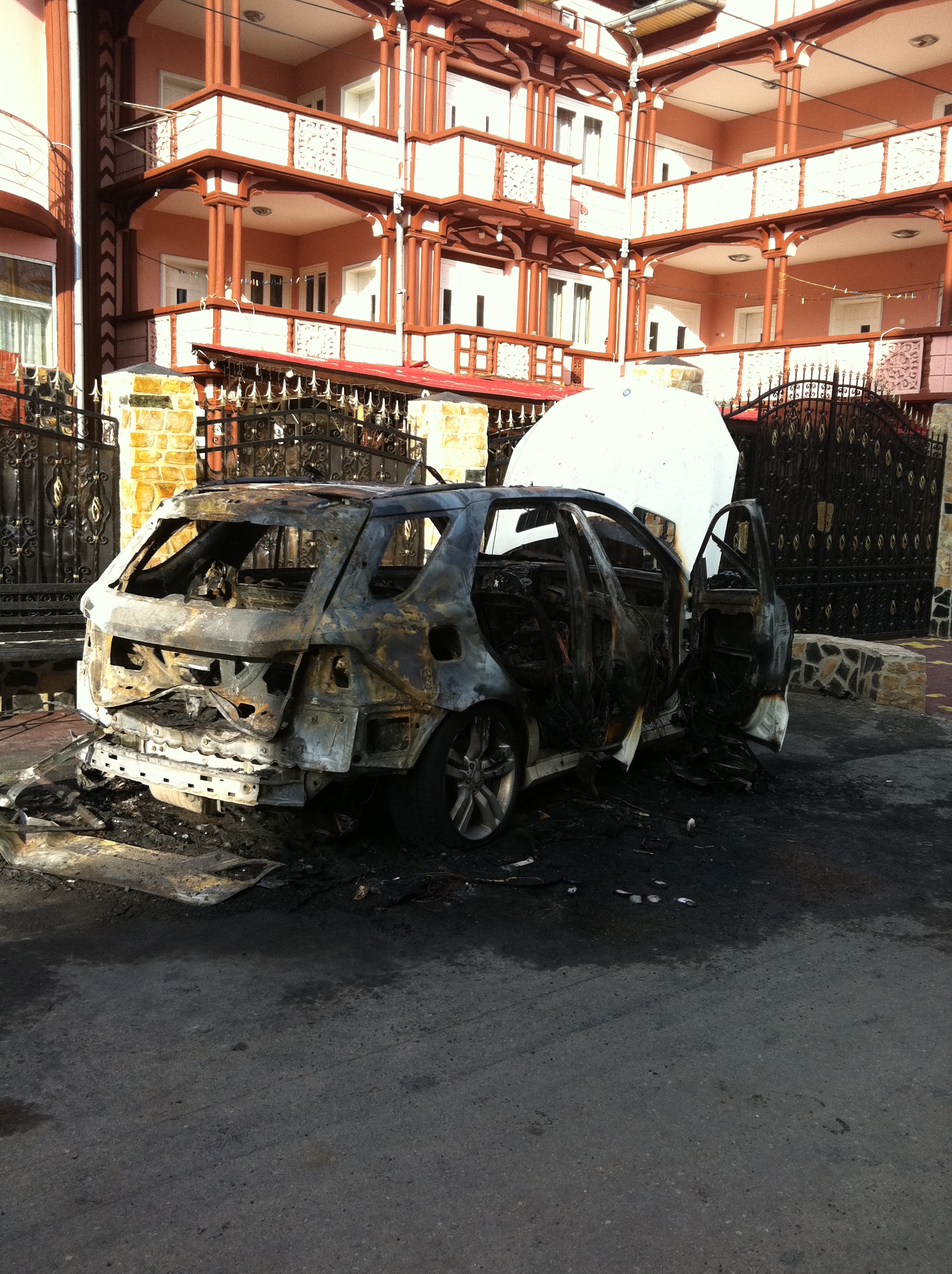 Atat a mai rams din masina rudelor lui Dan Finutu