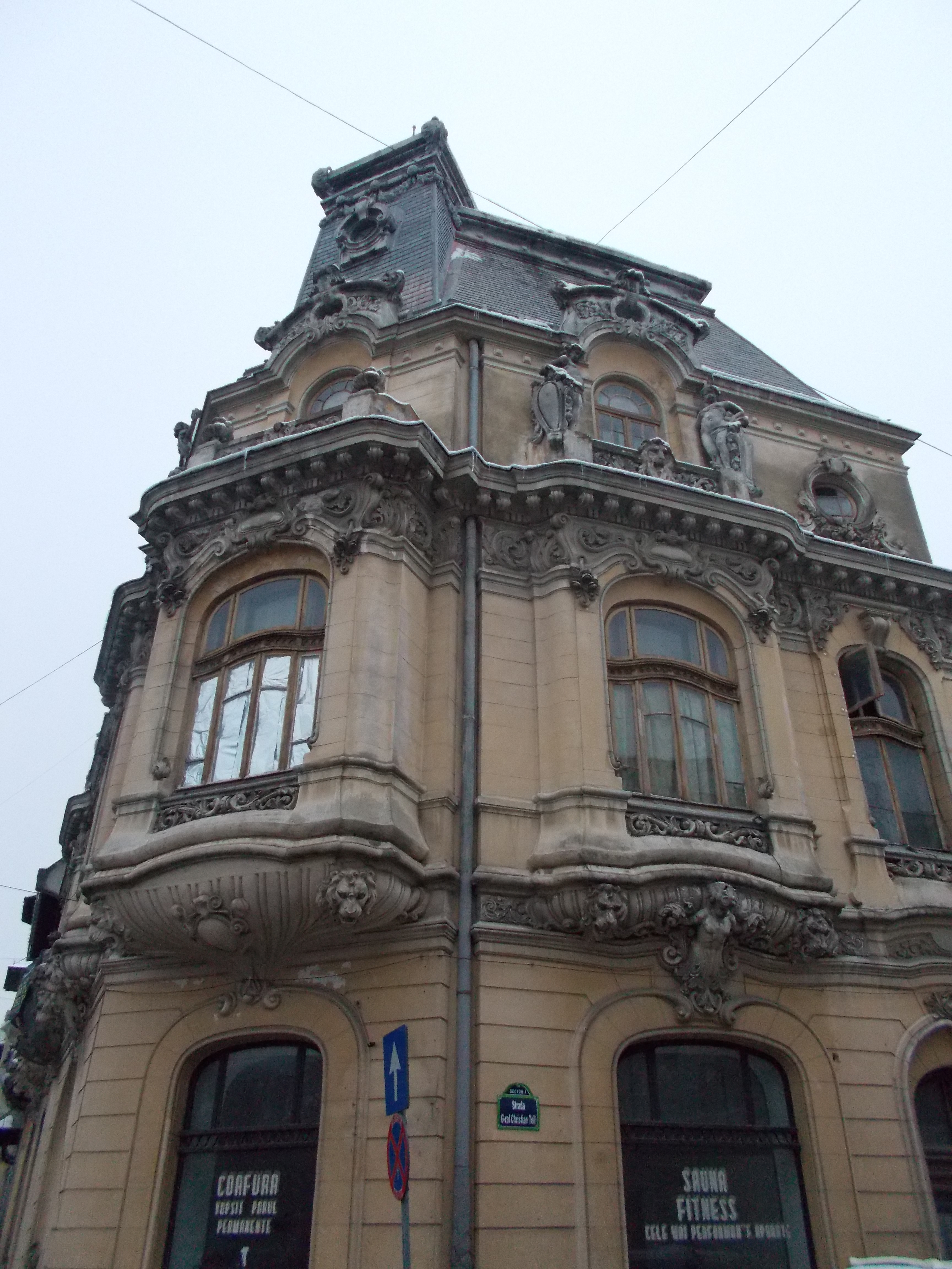Divele Bucurestiului de altadata traiau pe picior mare chiar in cele mai luxoase conace din centrul Micului Paris