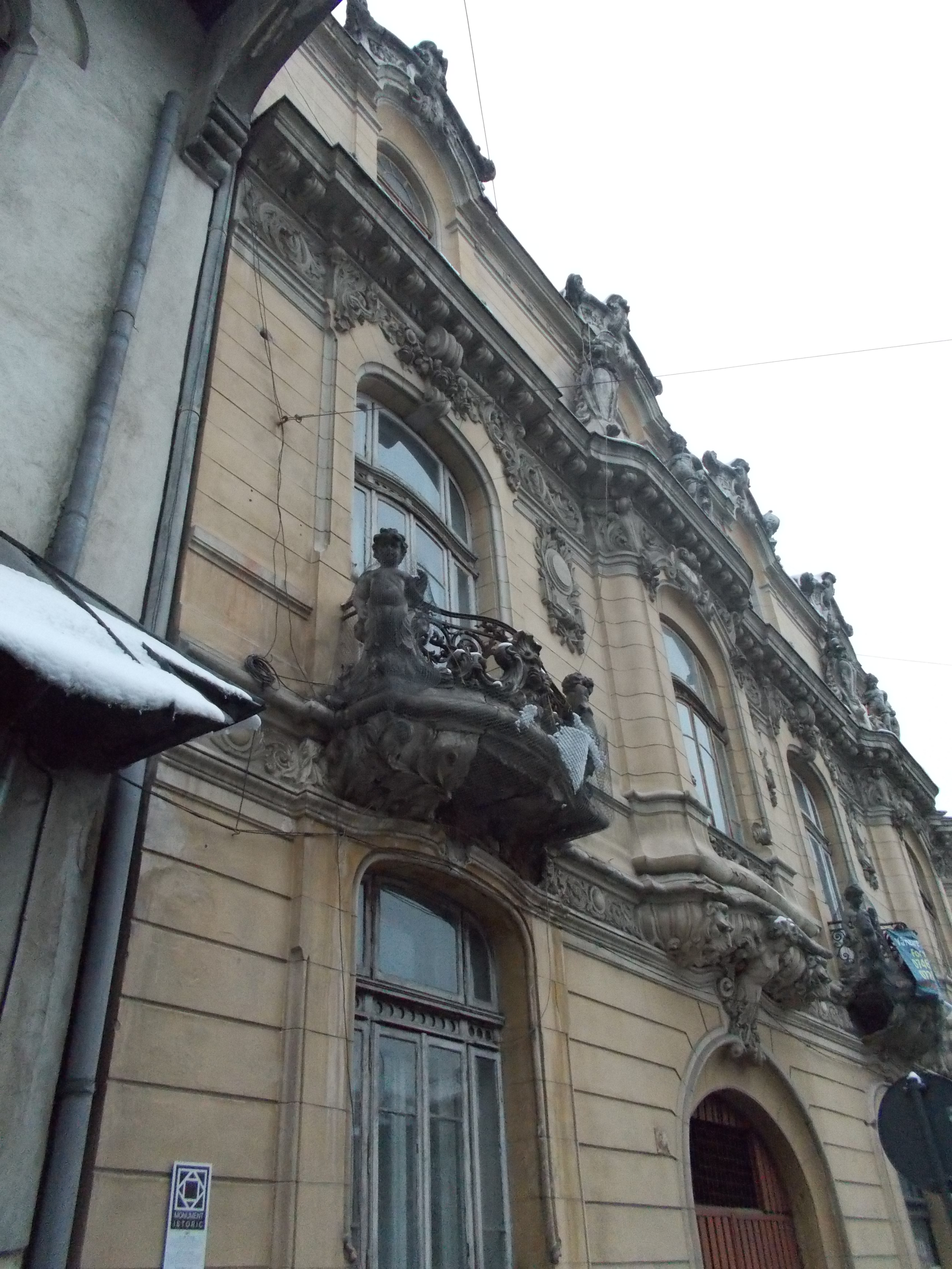 Divele Bucurestiului de altadata traiau pe picior mare chiar in cele mai luxoase conace din centrul Micului Paris