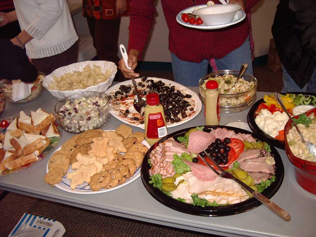 Nu ai timp sa pregatesti masa cu toate cele bune? Nu-i nimic, comanzi masa toata, la oala!