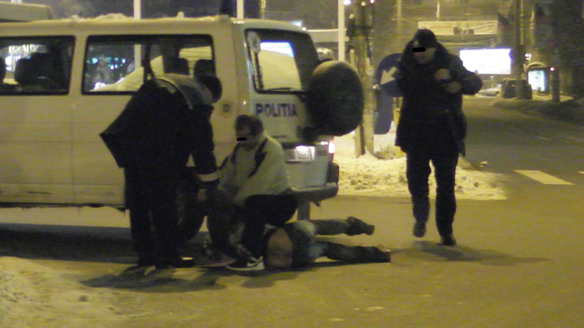 Politistii sosesc la fata locului