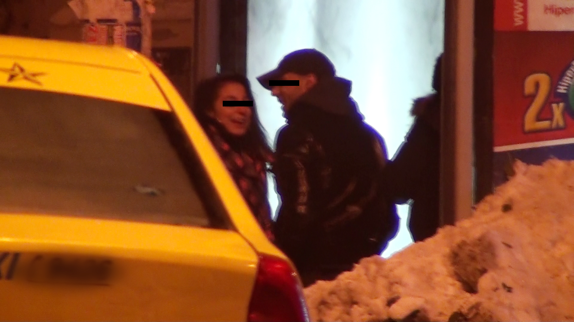 Cateva dintre prostituate s-au ascuns de ger intr-o statie de autobuz