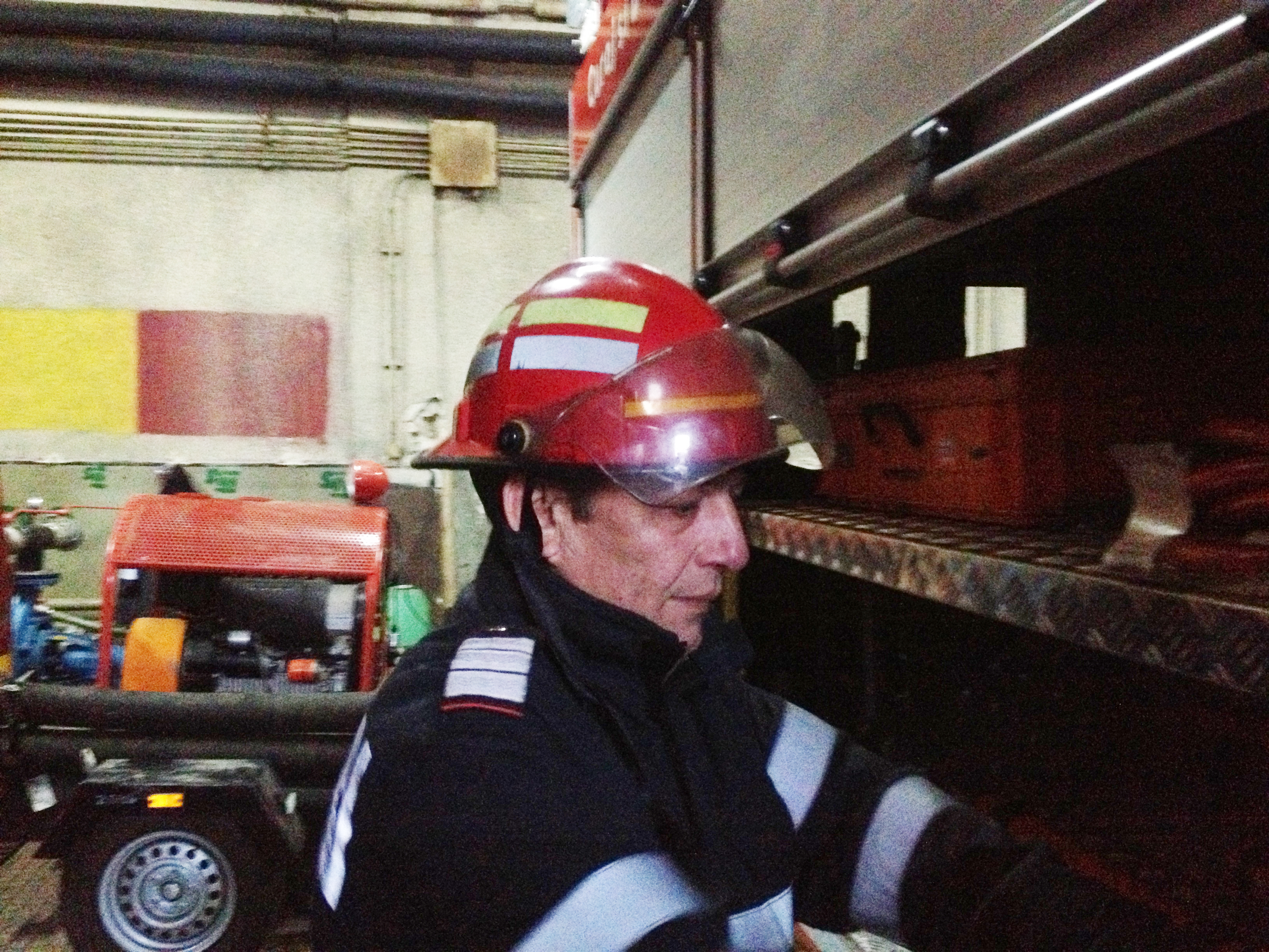 Povestea lui Mitica, eroul care s-a luptat de mii de ori cu focul. A salvat sute de vieti si n-a regretat nicio decizie