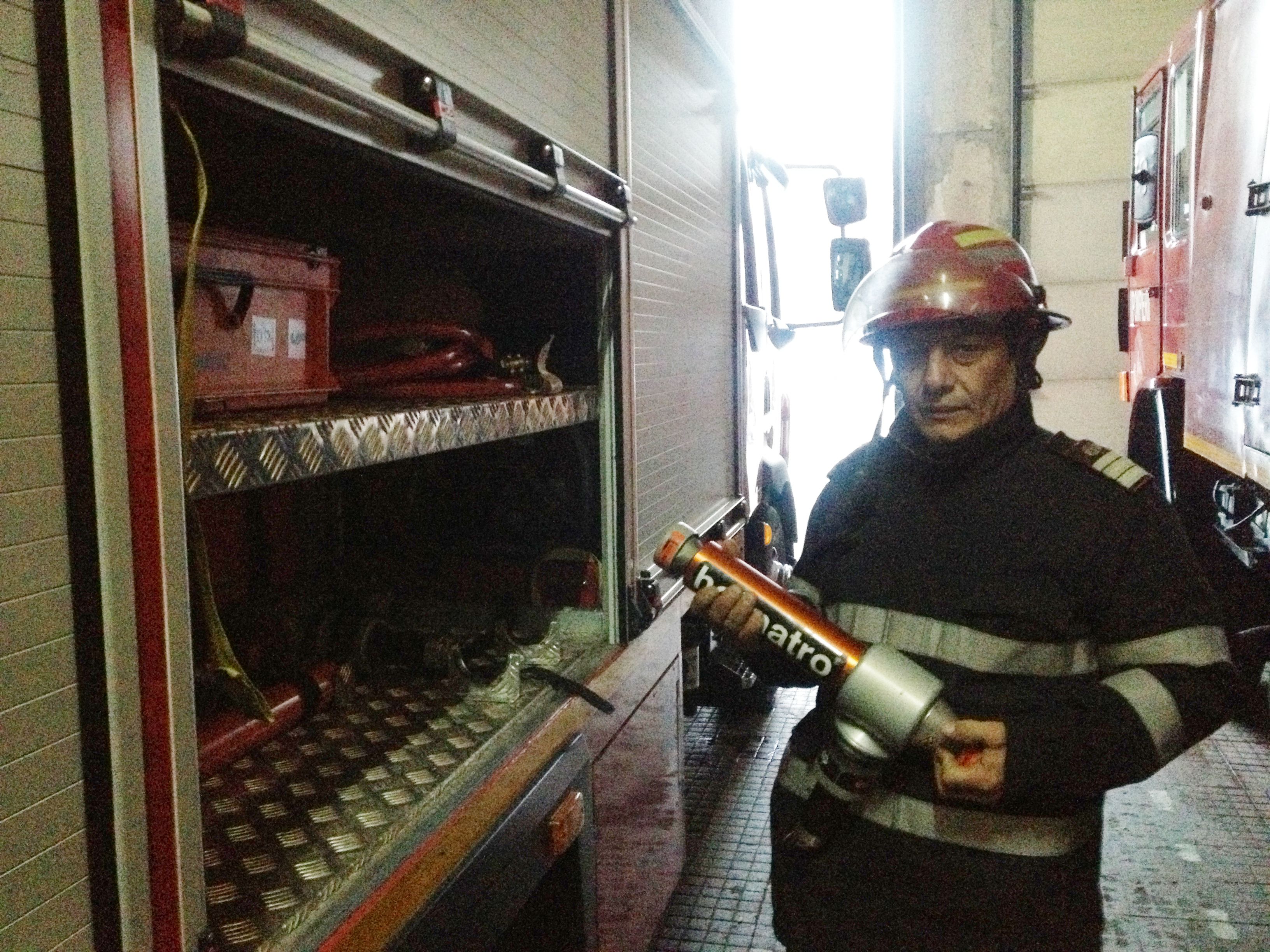 Povestea lui Mitica, eroul care s-a luptat de mii de ori cu focul. A salvat sute de vieti si n-a regretat nicio decizie