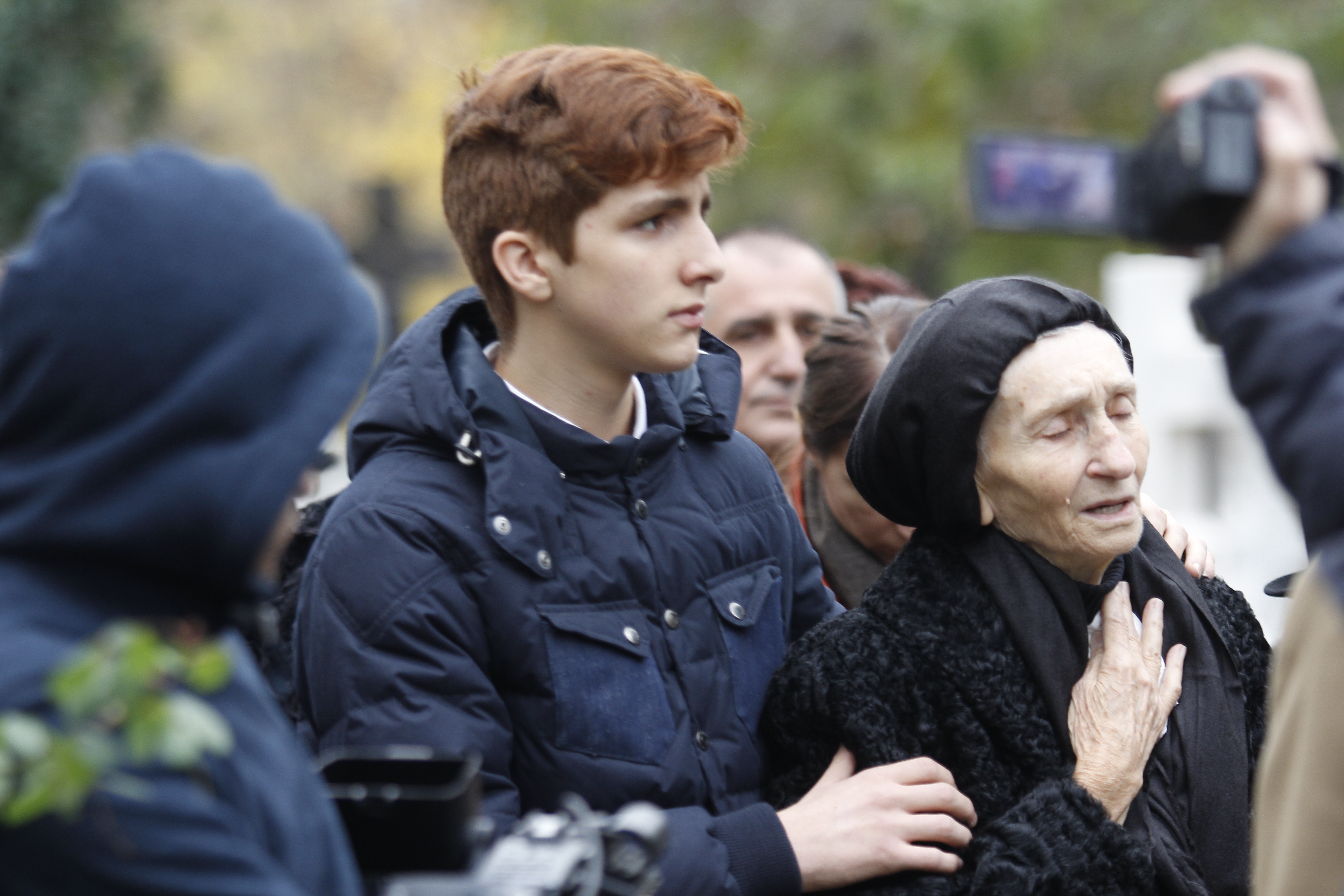 Carol a stat langa bunica lui mai tot timpul