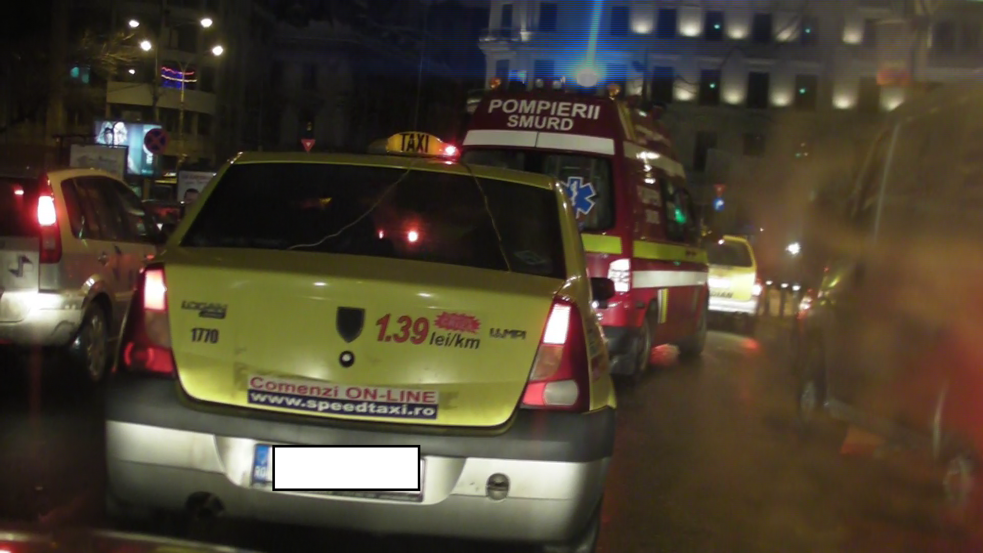 Taximetristul a reusit sa pacaleasca astfel cateva semafoare si coloane de masini