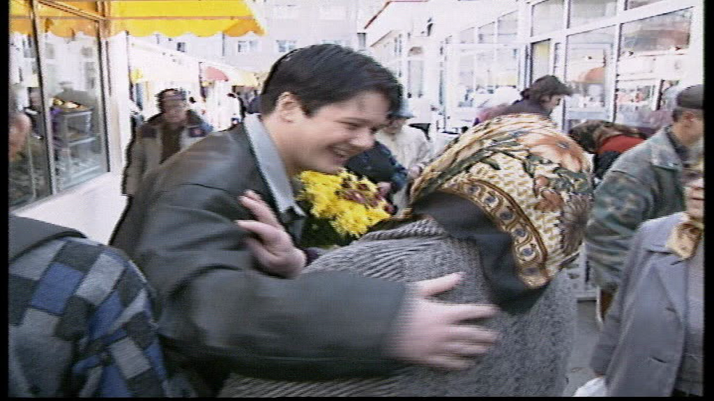 In urma cu zece ani, Fuego isi cauta celebritatea prin piete