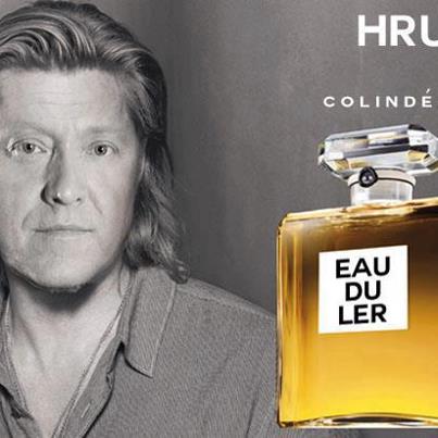 Parfumul lui Hrusca - ultima gluma care l-a avut in prim plan pe colindator. sursa: Facebook