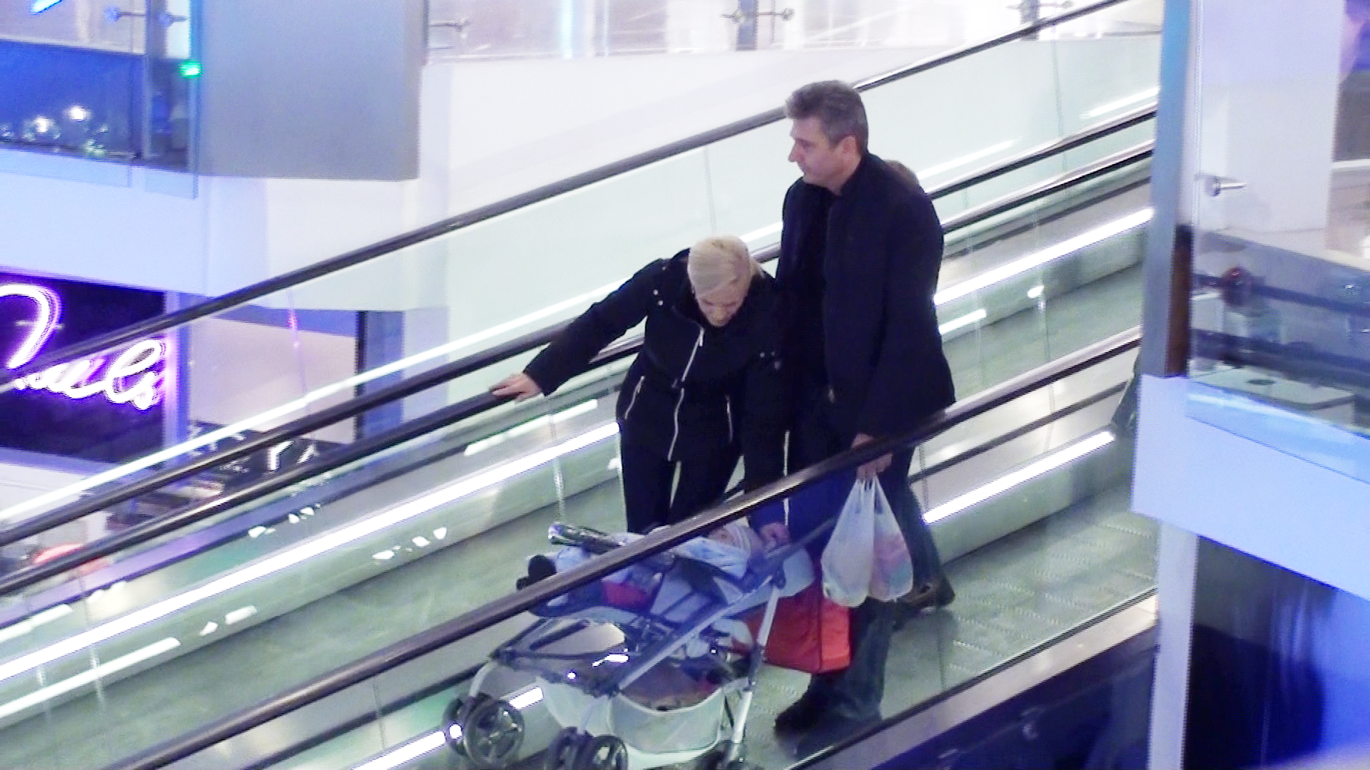 Mamica Gabriela Firea a avut grija ca micutului sa nu-i lipseasca nimic