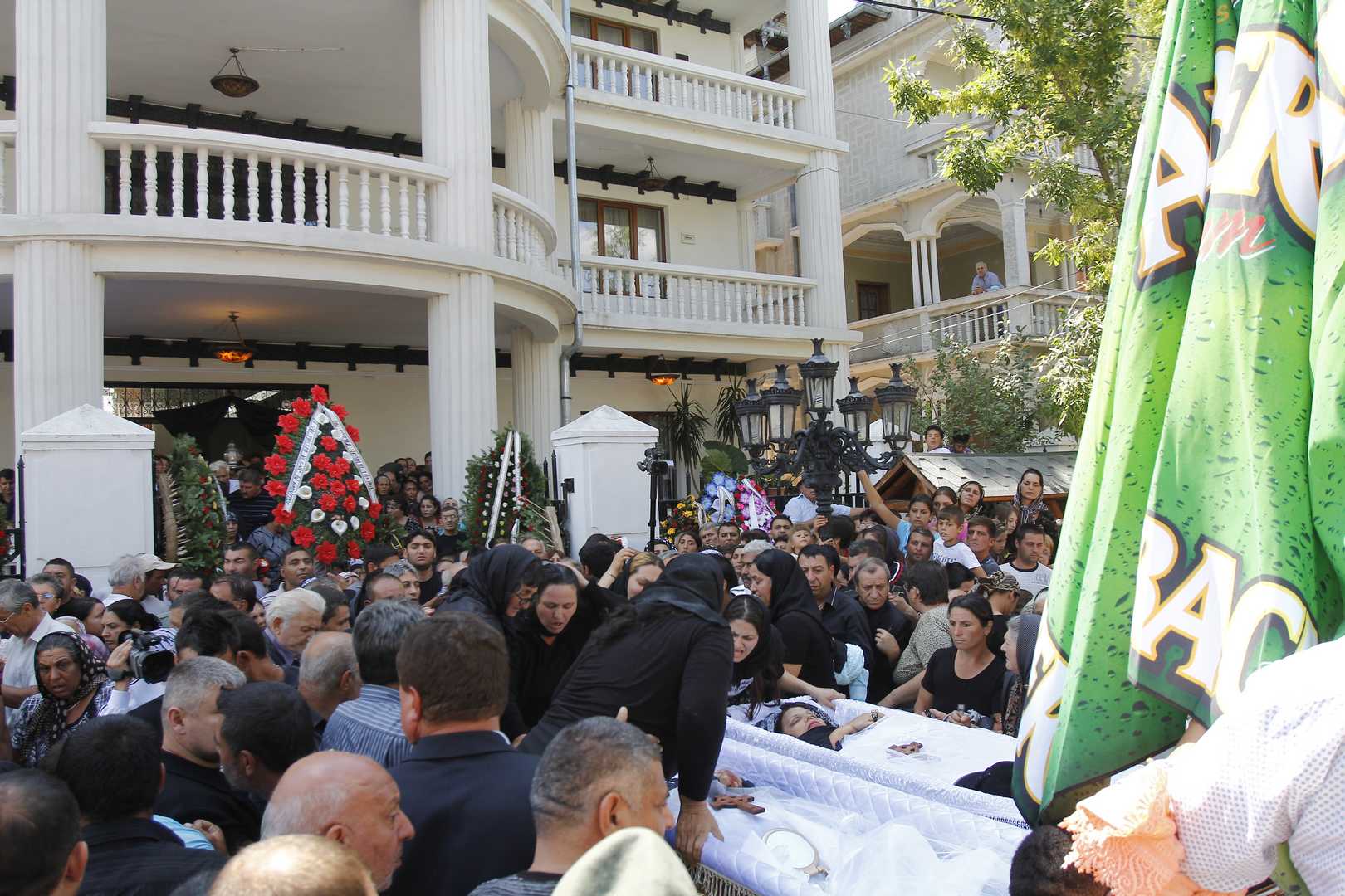 O veste soc a lovit intreaga comunitate din Buzescu, Teleorman: Dan Finutu, proprietarul celei mai spectaculoase vile din localitate, copia Judecatoriei din Caracal, si sotia sa, au murit intr-un accident.