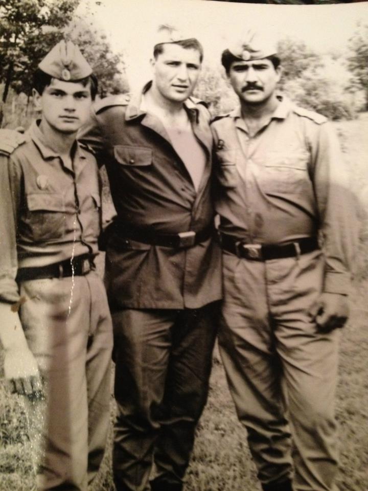 Ai sa ramai uimit! Nu o sa iti vina sa crezi cum arata, in tinerete, unul dintre cele mai controversate personaje din showbiz!