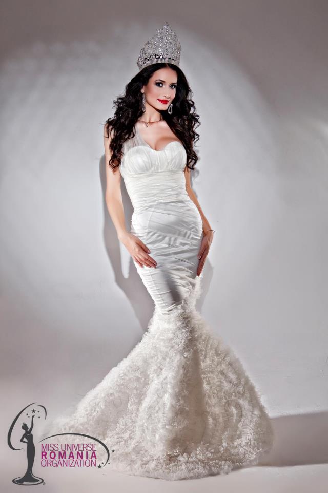 In afara scenei si a modellingului, Delia Duca e campioana la sah si programatoare IT