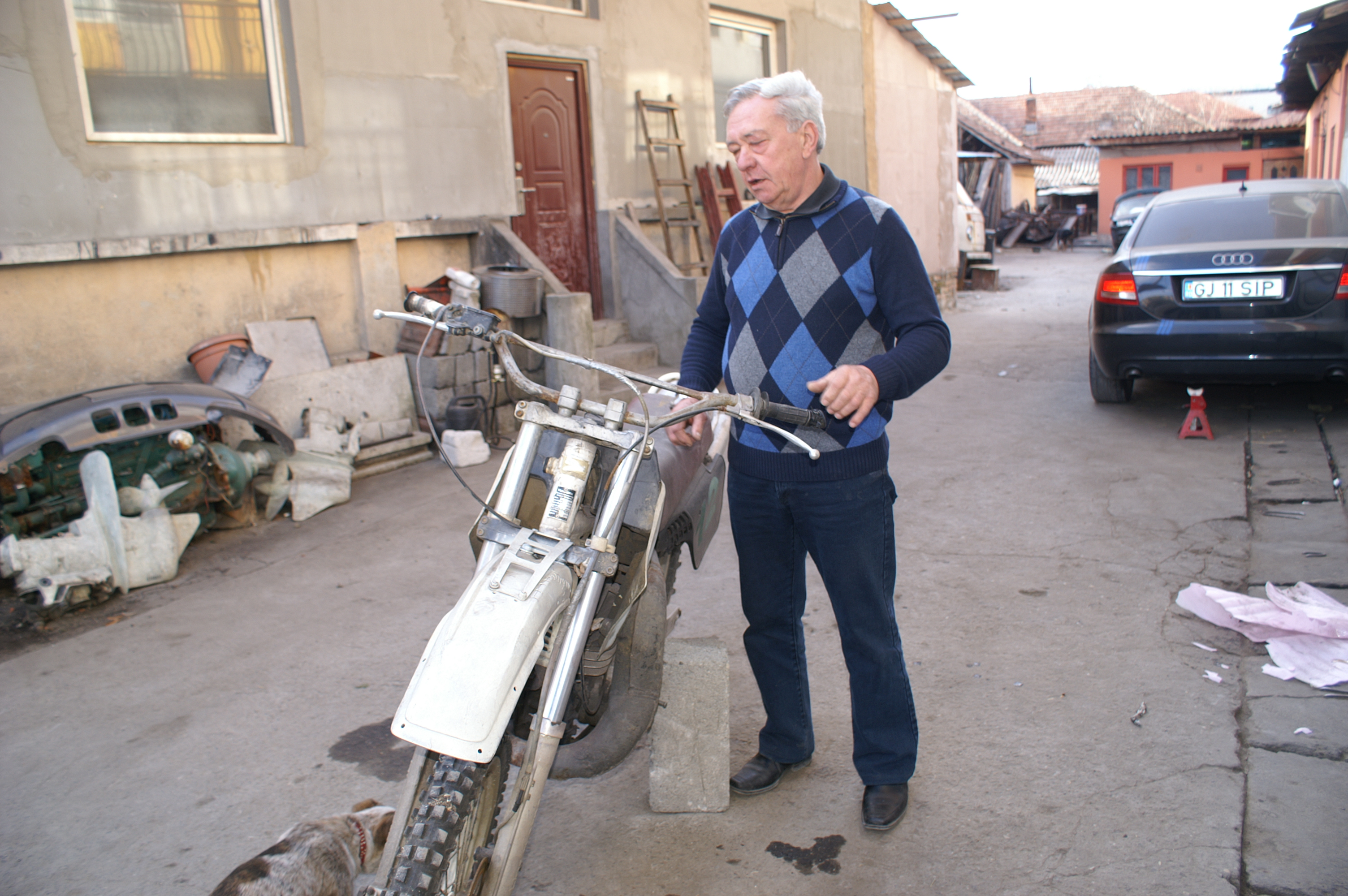 Motoreta e tinuta in garajul lui Paul Filipescu din Targu Jiu si este inca functionala