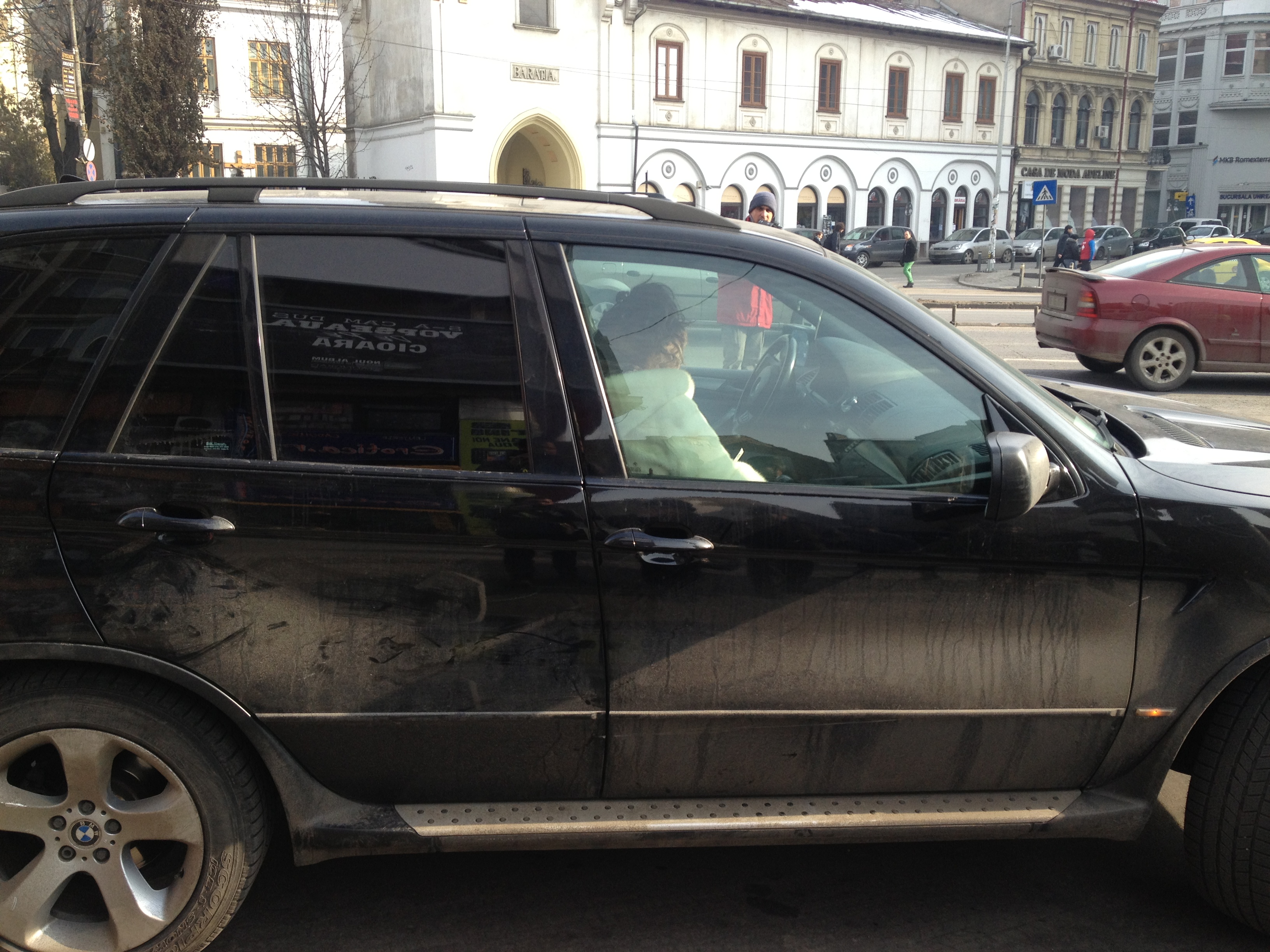 O soferita a acrosat un politist in zona Unirii