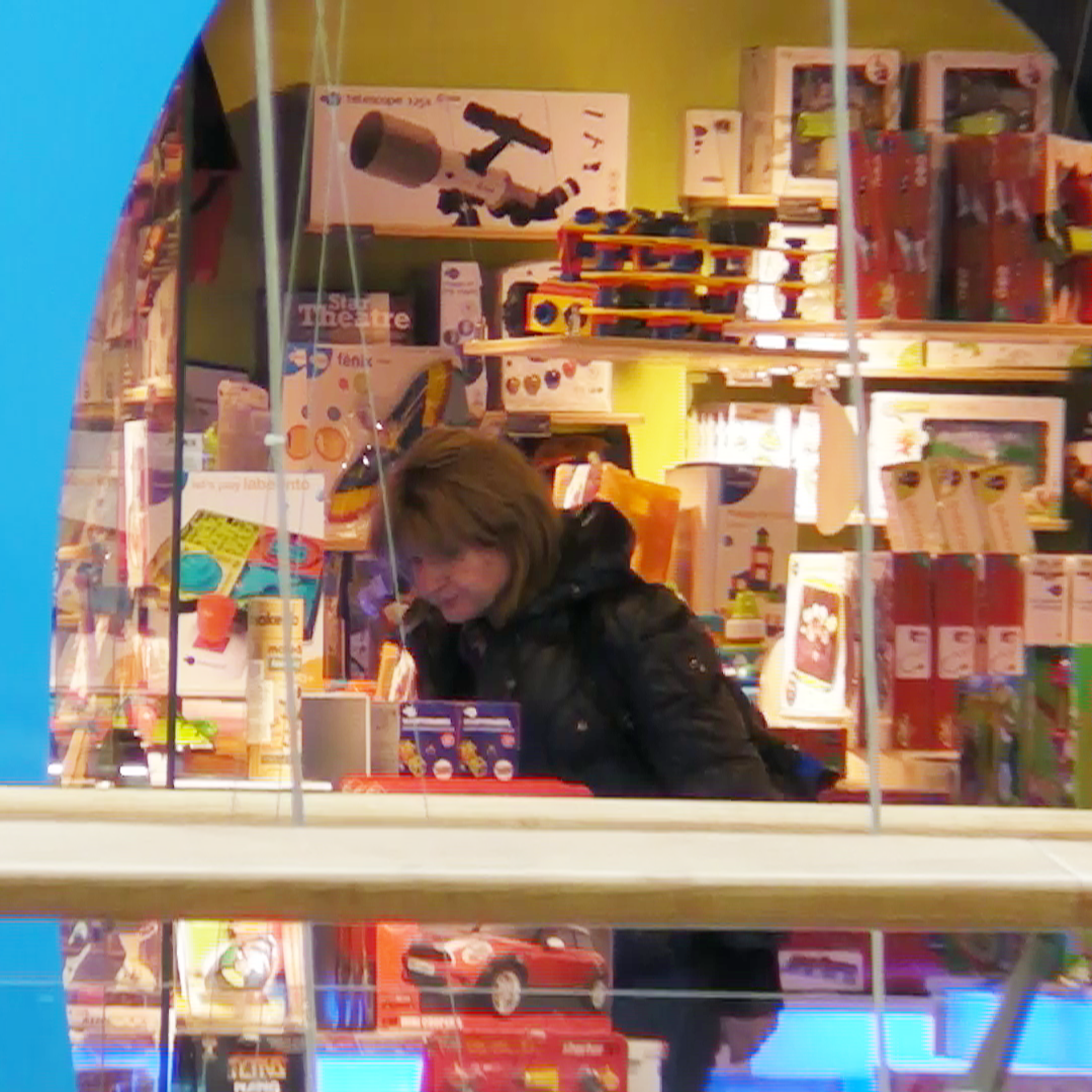 Sotia presedintelui s-a hotarat ce jucarii vrea sa cumpere