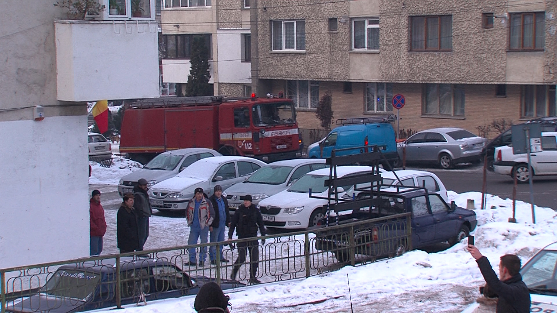 Toata zona din jurul blocului lui Mararu a fost impanzita de forte de ordine si mii de oameni au fost evacuati